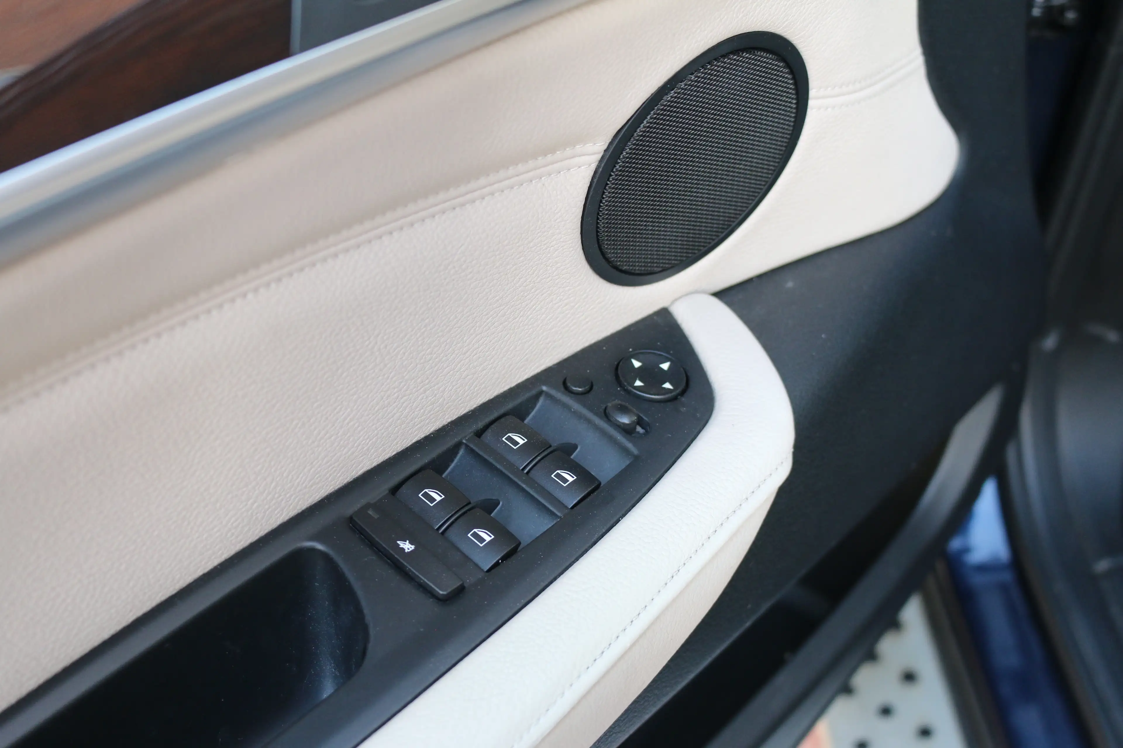 BMW X5 xDrive35i High Executive — photo 15