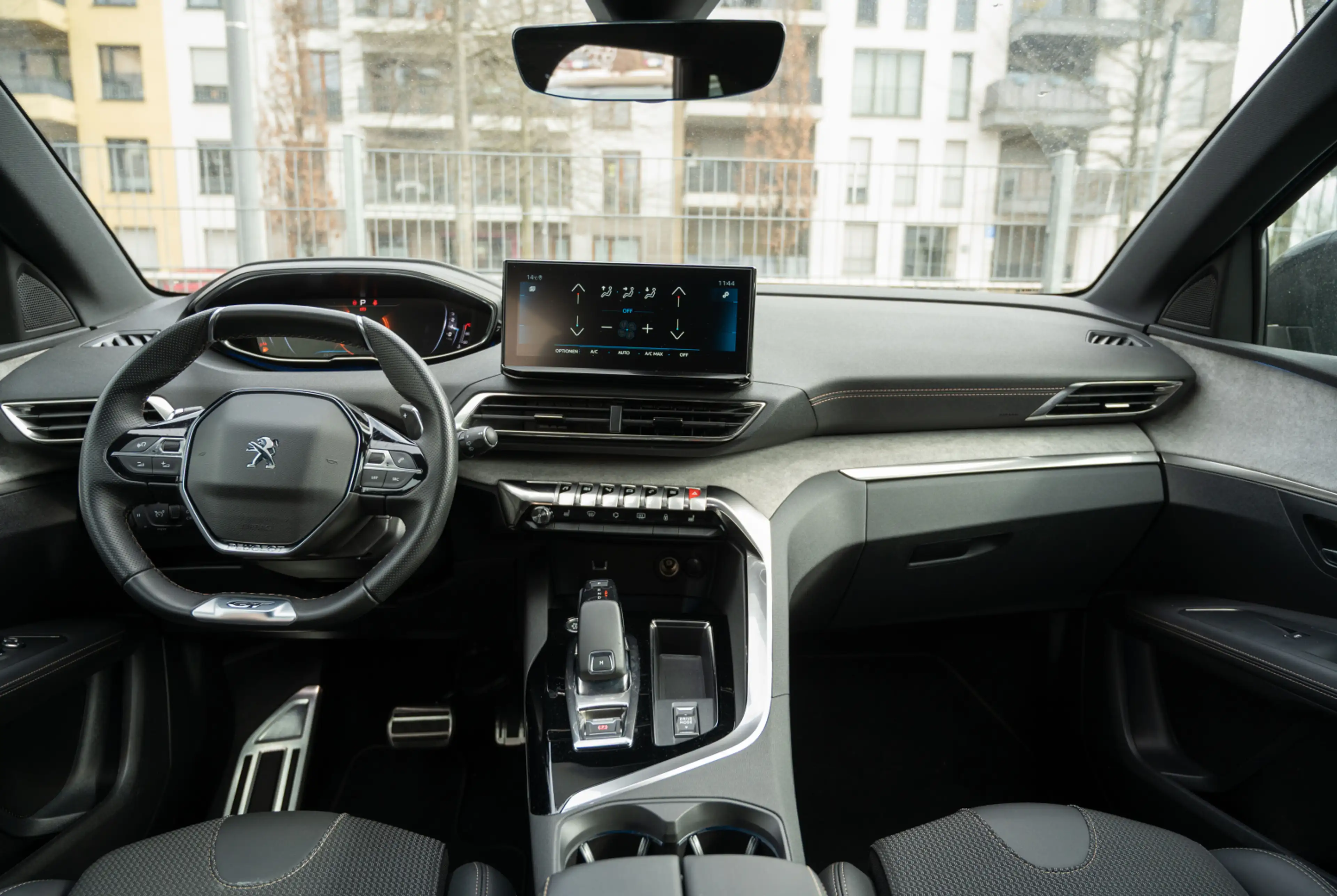 Peugeot 3008 GT1.2 PureTech 130 EAT8 *ELEKT. HECKKLAPPE*360° KAMERA* *INVENTUR-SALE* — photo 4