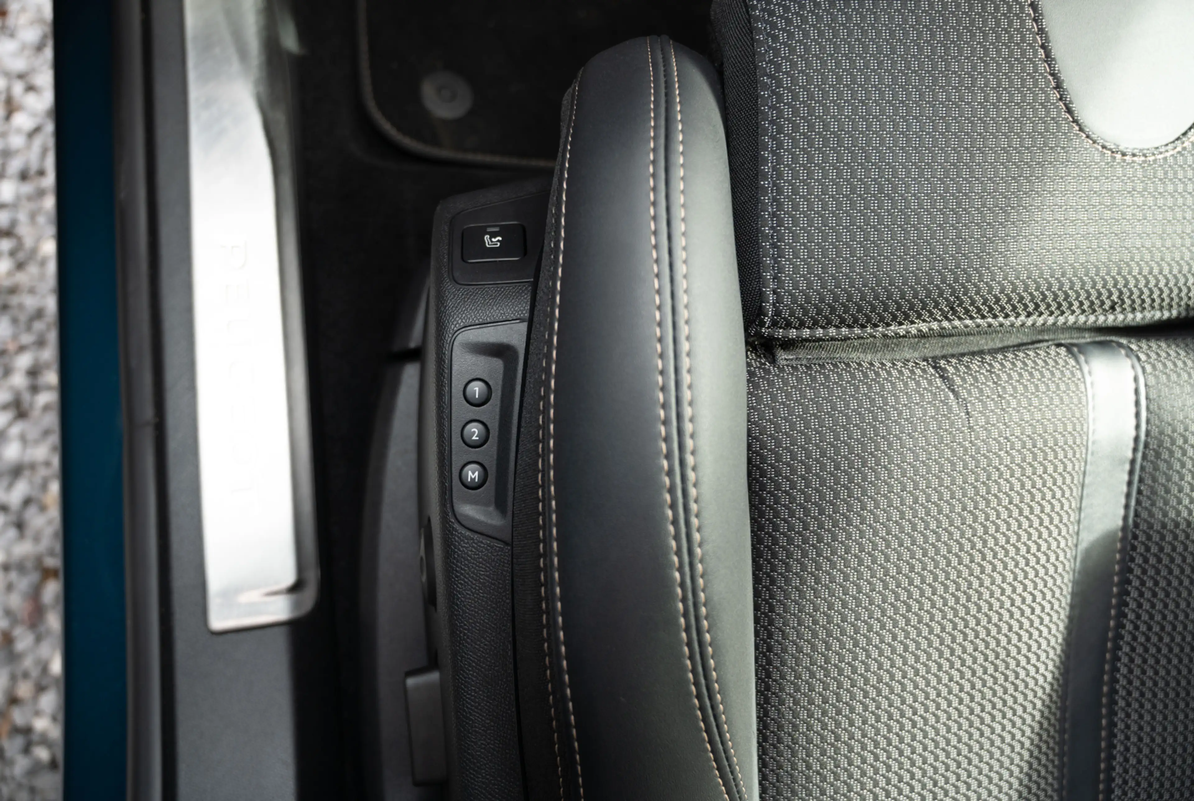 Peugeot 3008 GT1.2 PureTech 130 EAT8 *ELEKT. HECKKLAPPE*360° KAMERA* *INVENTUR-SALE* — photo 7