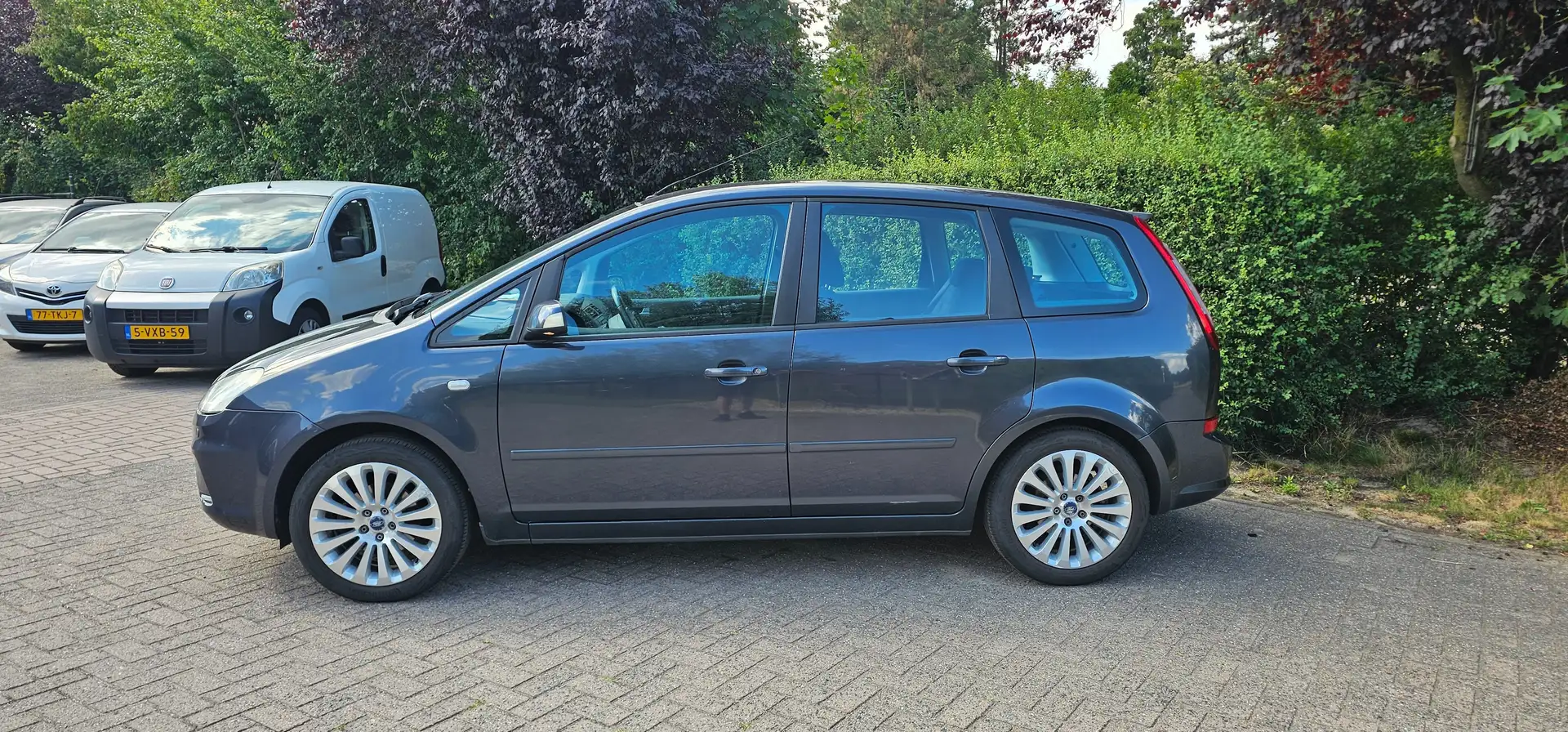 Ford Focus C-Max Focus C-Max 1.6-16V Titanium (2de eigenaar) Grijs - 2