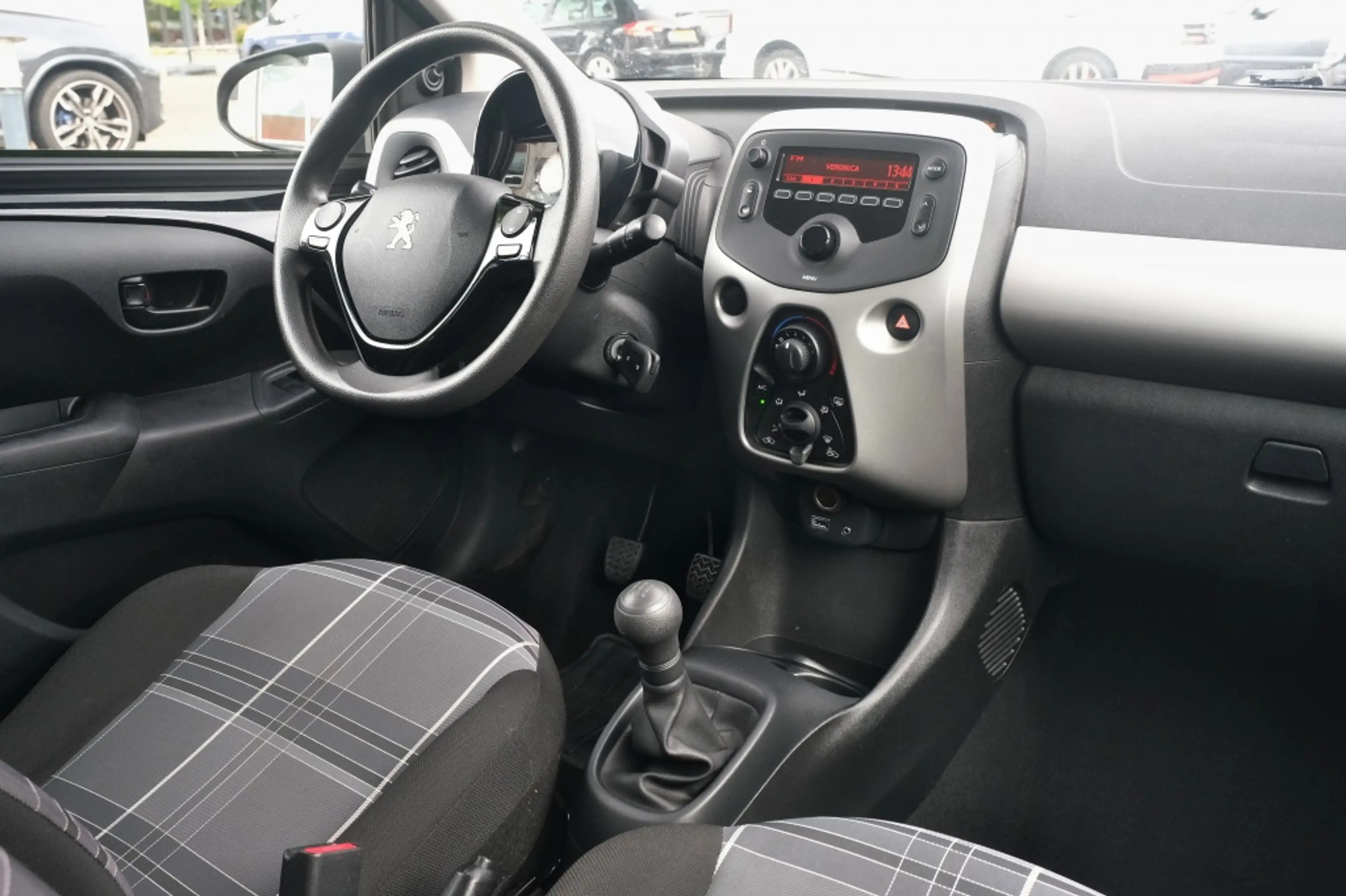 Peugeot 108 1.0 e-VTi Active Airco — photo 2