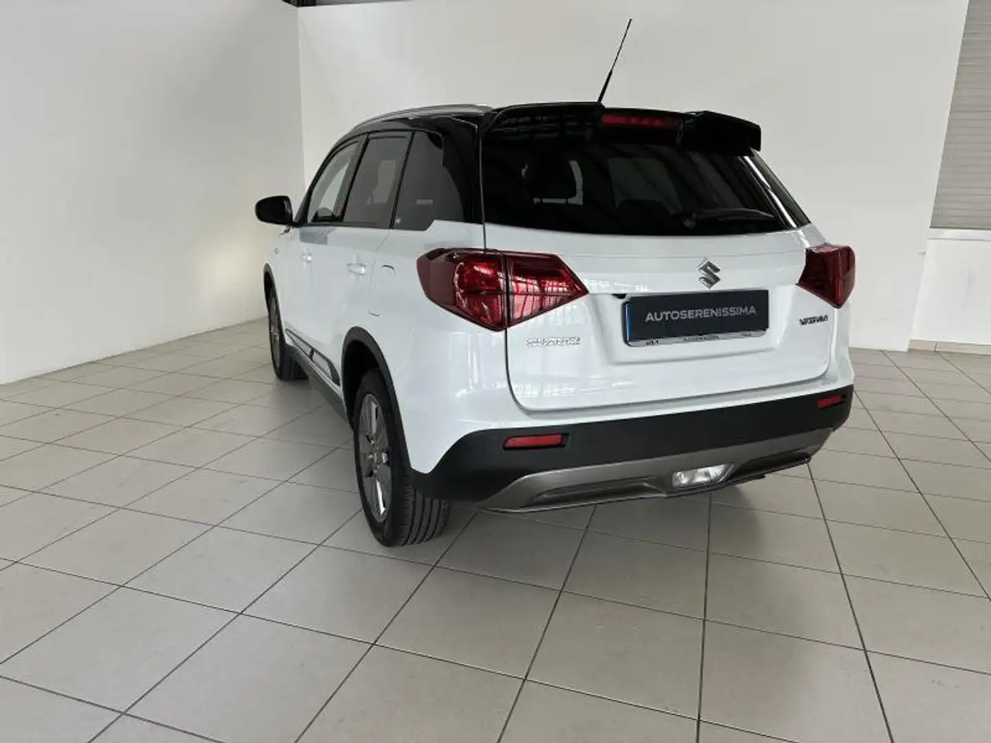 Suzuki Vitara (2015) 1.0 Boosterjet Katana Bílá - 2
