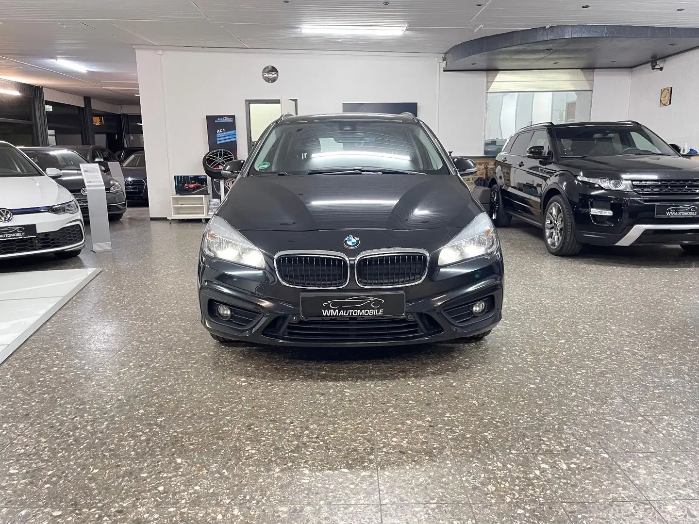 BMW 218 d Active Tourer*Navi/PDC*SHZ*8 Fach*TÜV NEU* Schwarz - 2