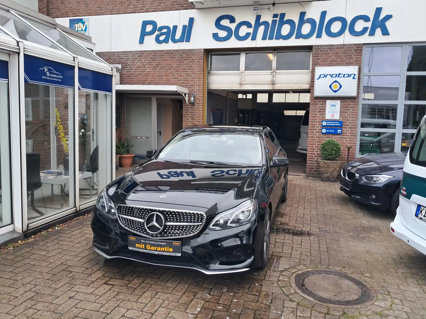 Mercedes-Benz E 350 E 350 CGI BlueEfficiency 4Matic | AMG-Line | LED Schwarz - 1