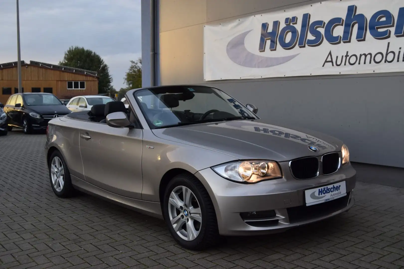 BMW 118 i, Cabrio ,Leder,Sitzh,Parks,Allwetterr. Braun - 1