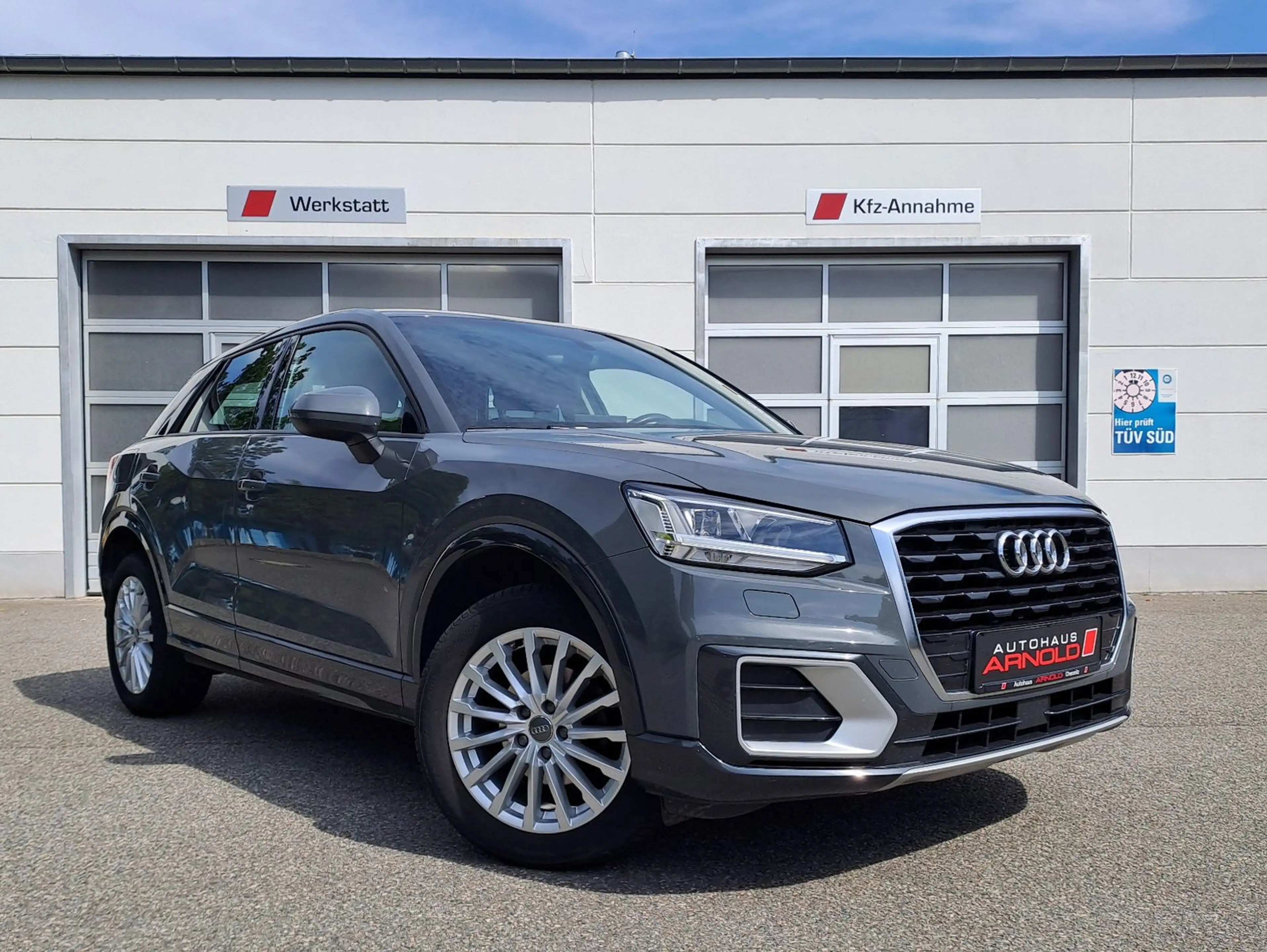 Audi Q2 30 TDI S tronic design — photo 2