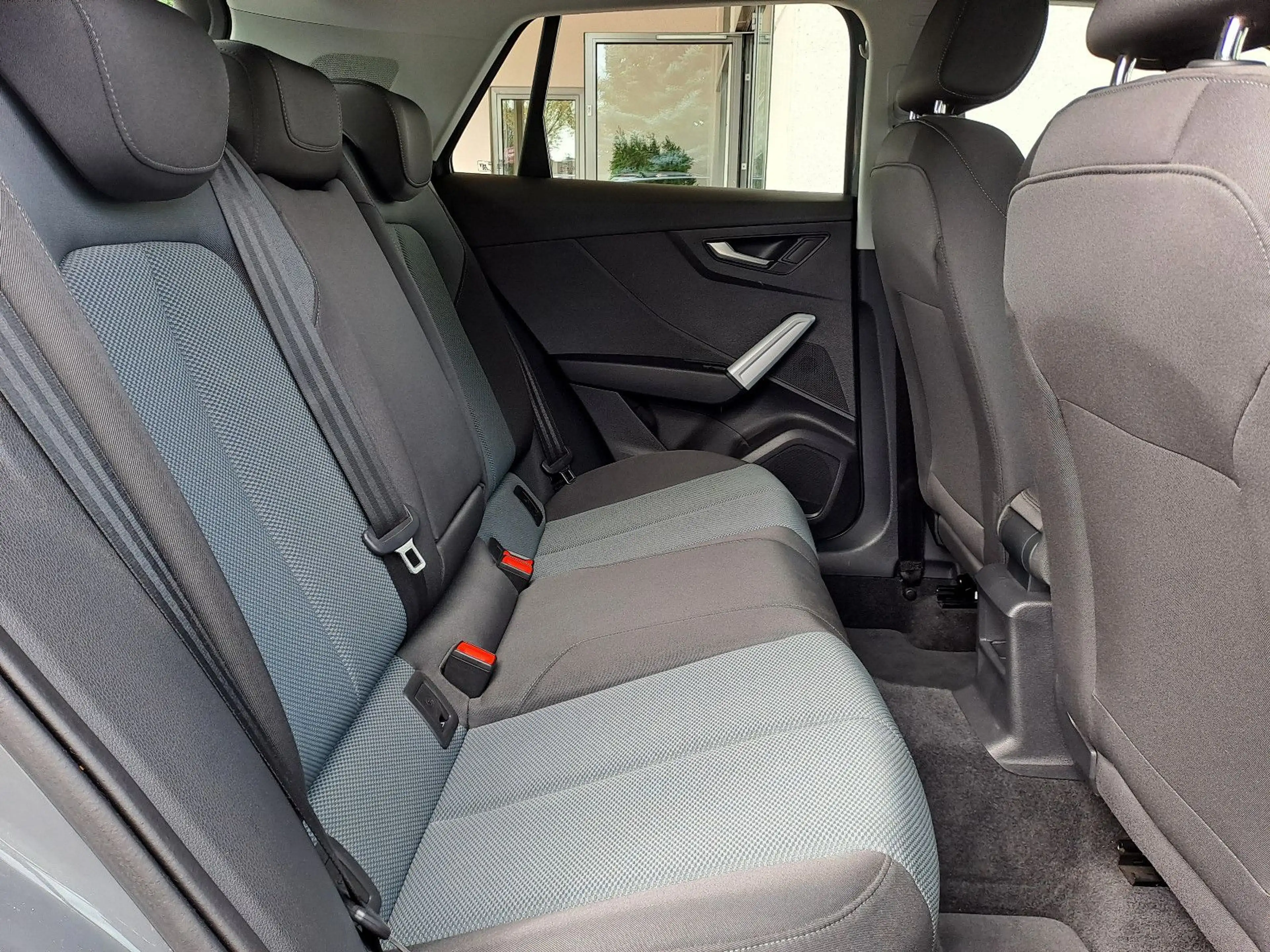 Audi Q2 30 TDI S tronic design — photo 15