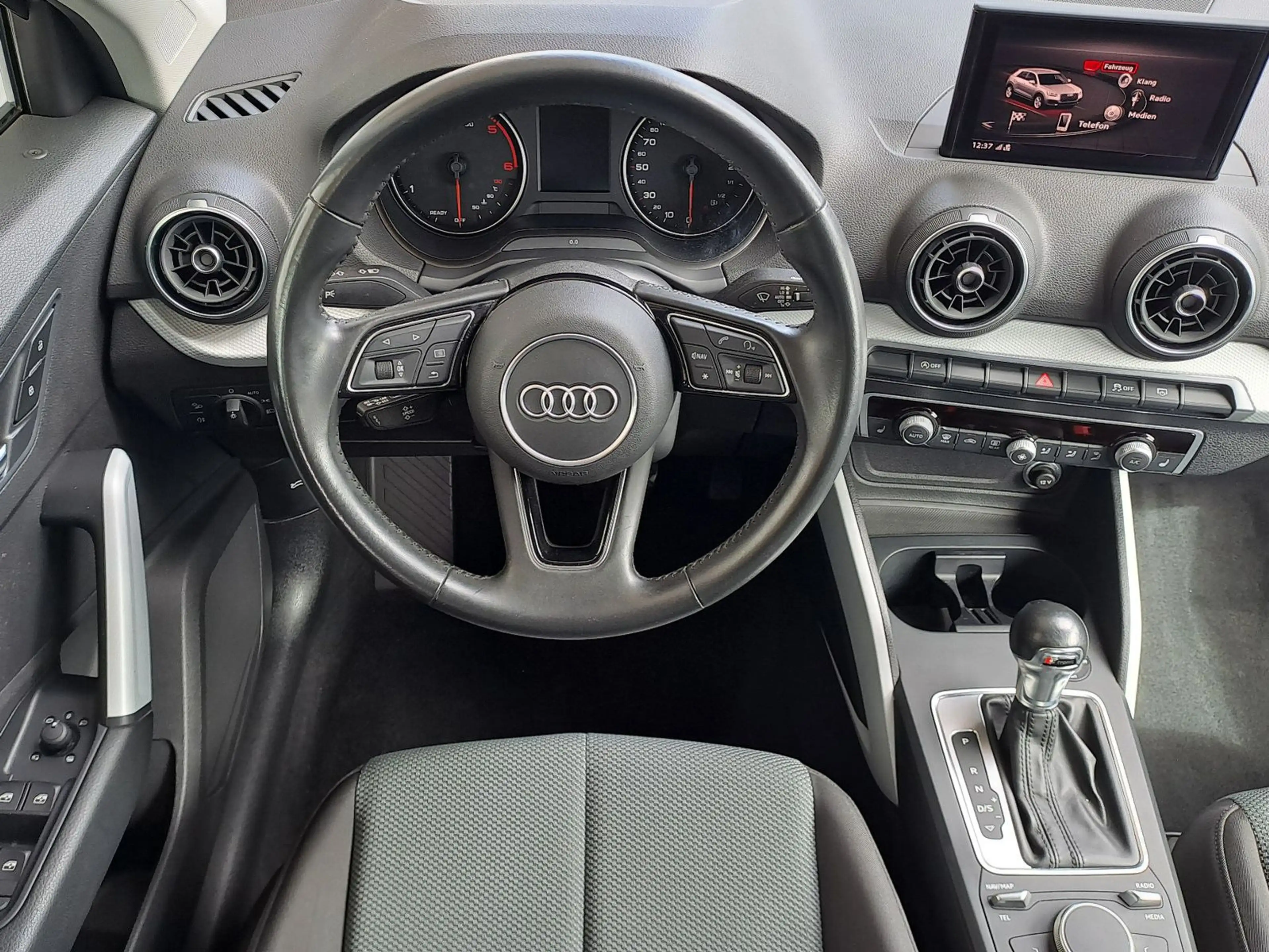 Audi Q2 30 TDI S tronic design — photo 12
