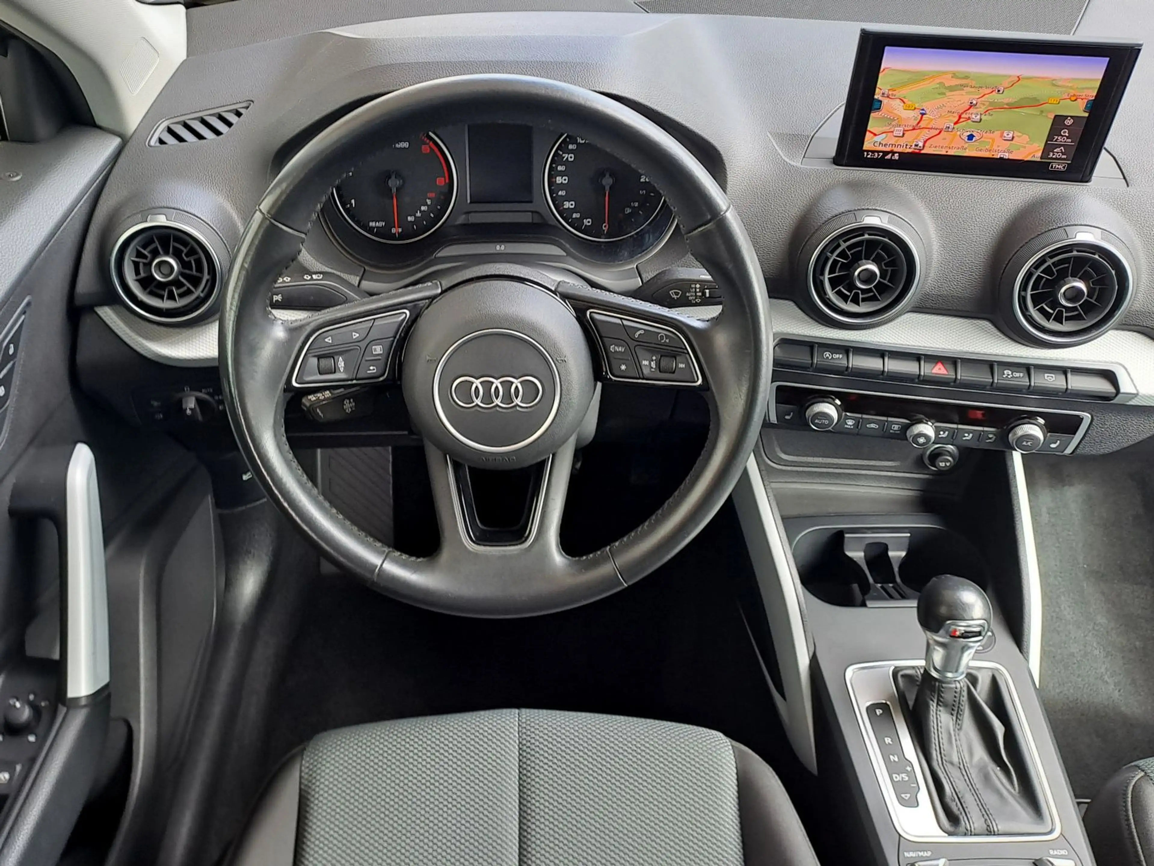 Audi Q2 30 TDI S tronic design — photo 14