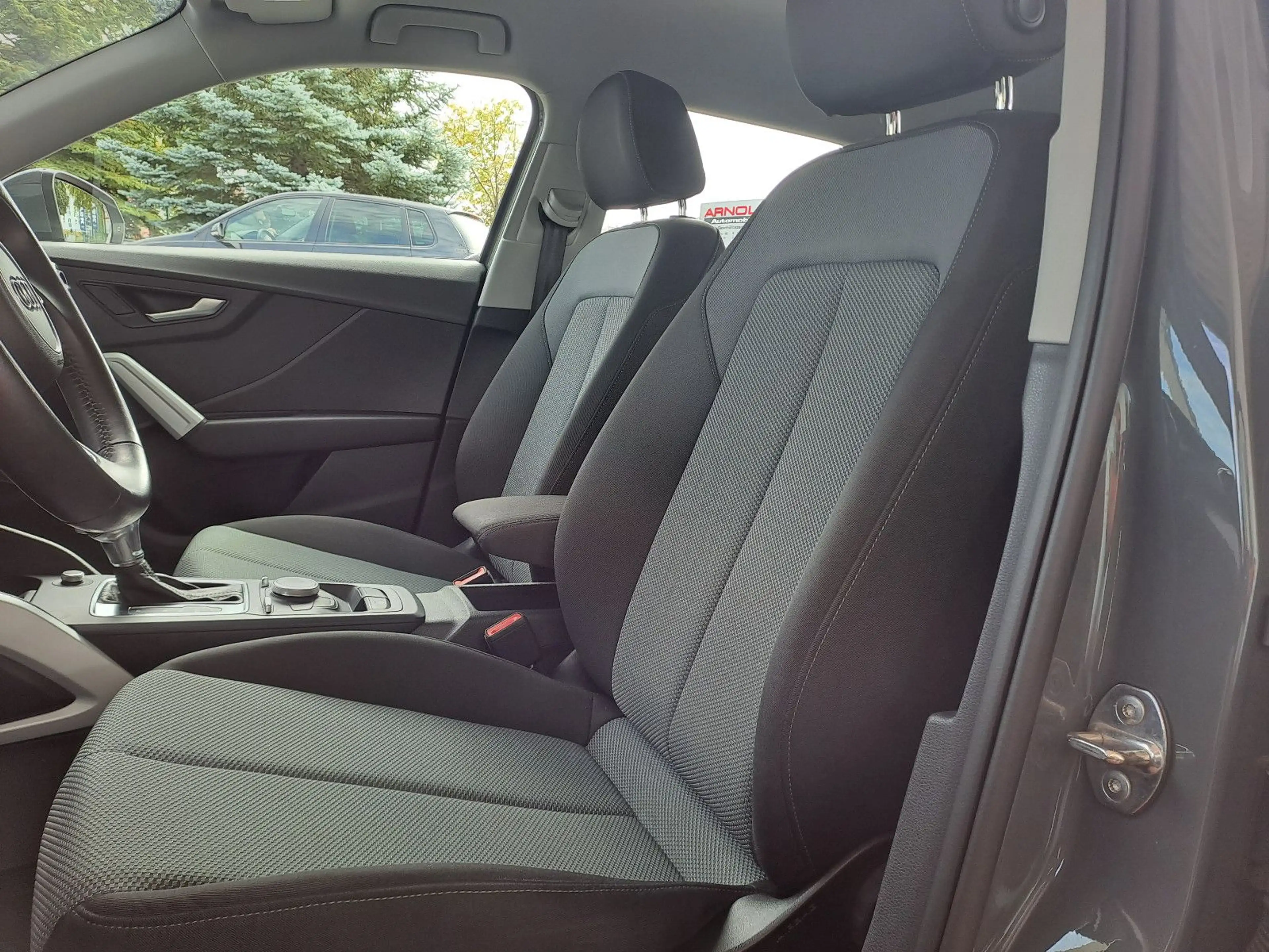 Audi Q2 30 TDI S tronic design — photo 11