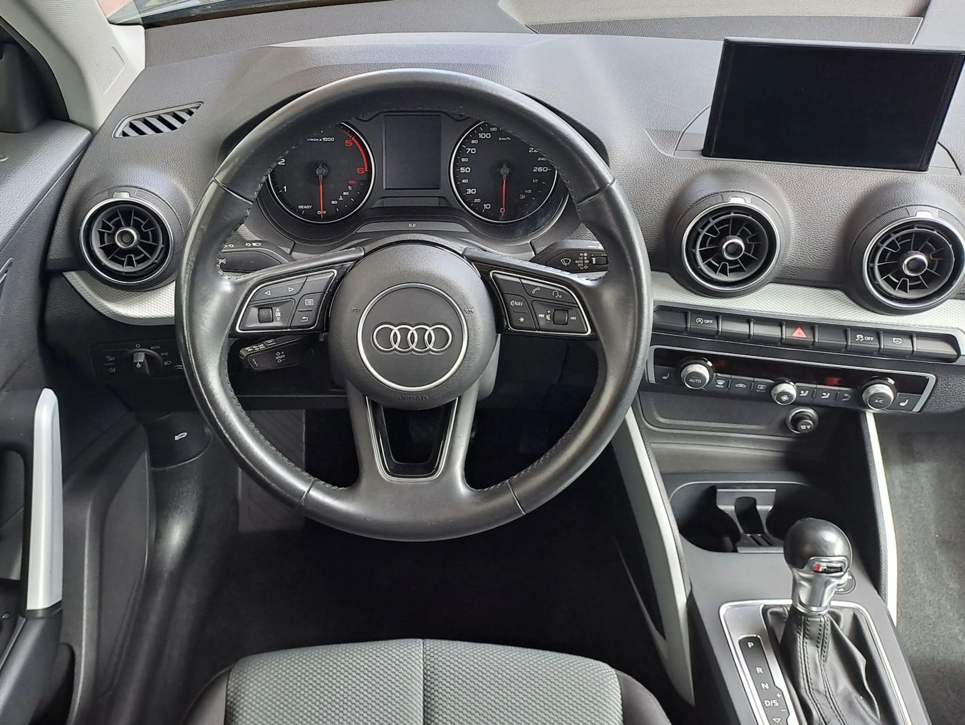 Audi Q2 30 TDI S tronic design — photo 10