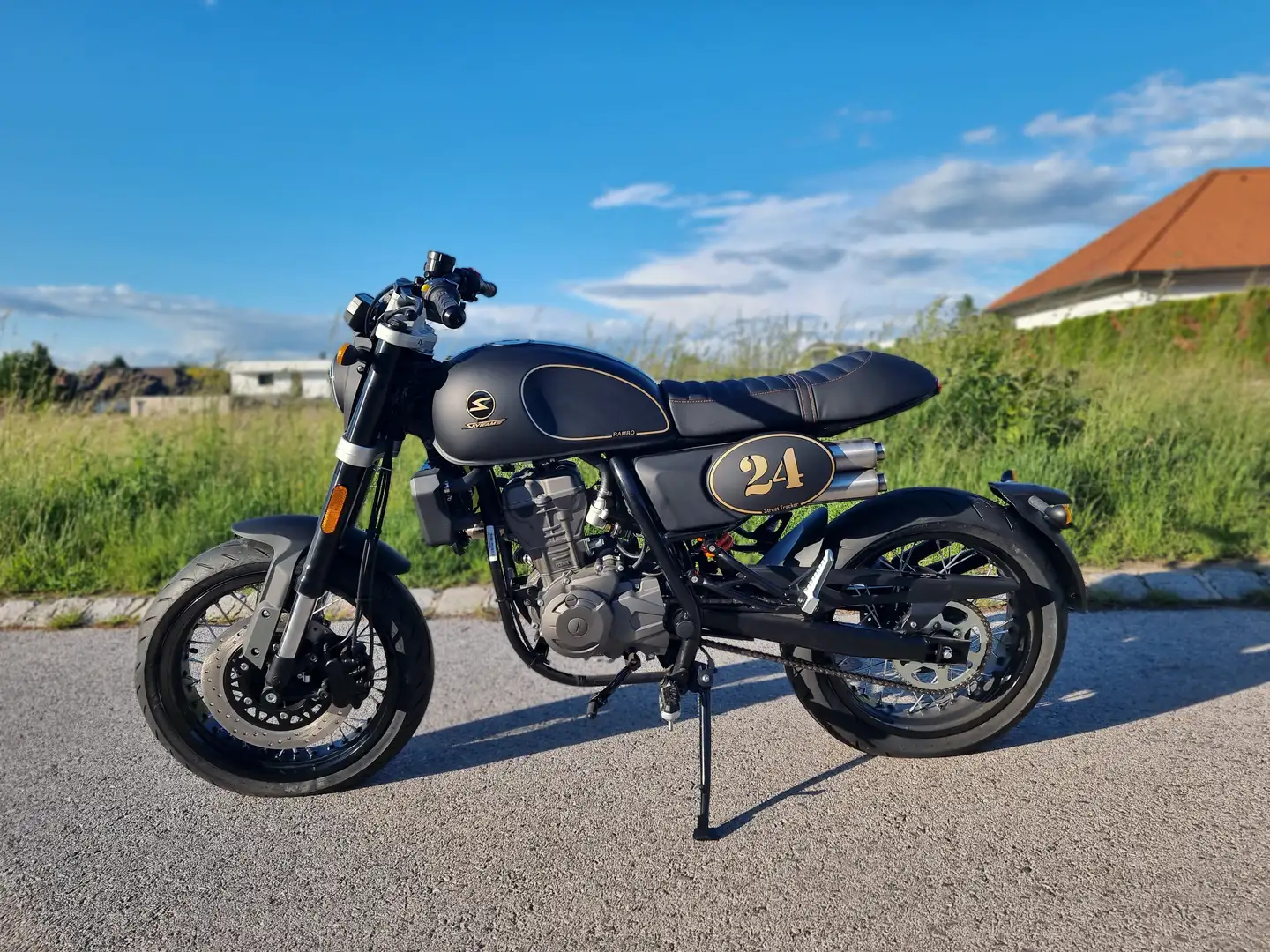 Skyteam Skyteam Tracker 125i Cafe Racer Černá - 1