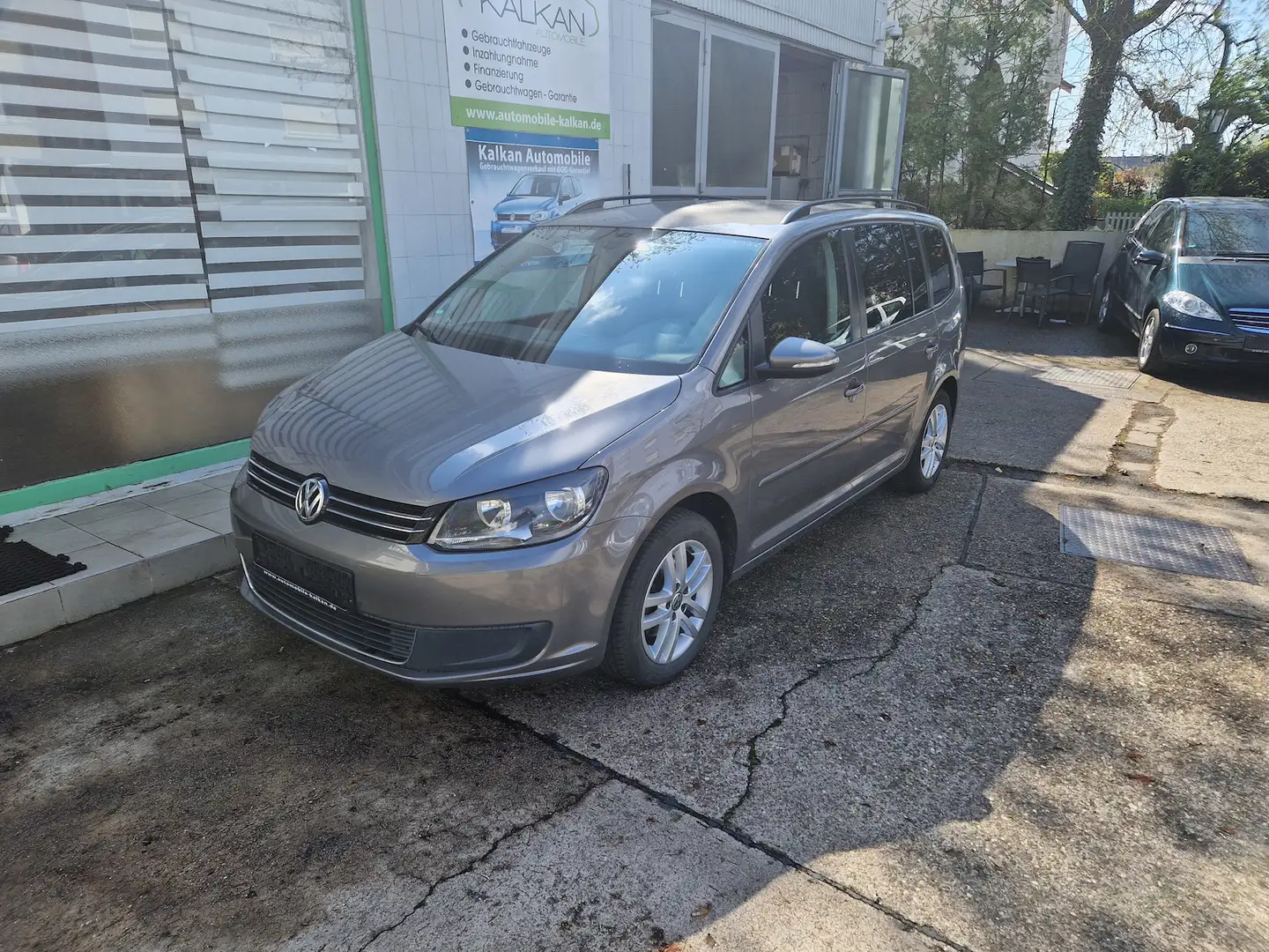 Volkswagen Touran Comfortline *1.Hand* Gris - 2