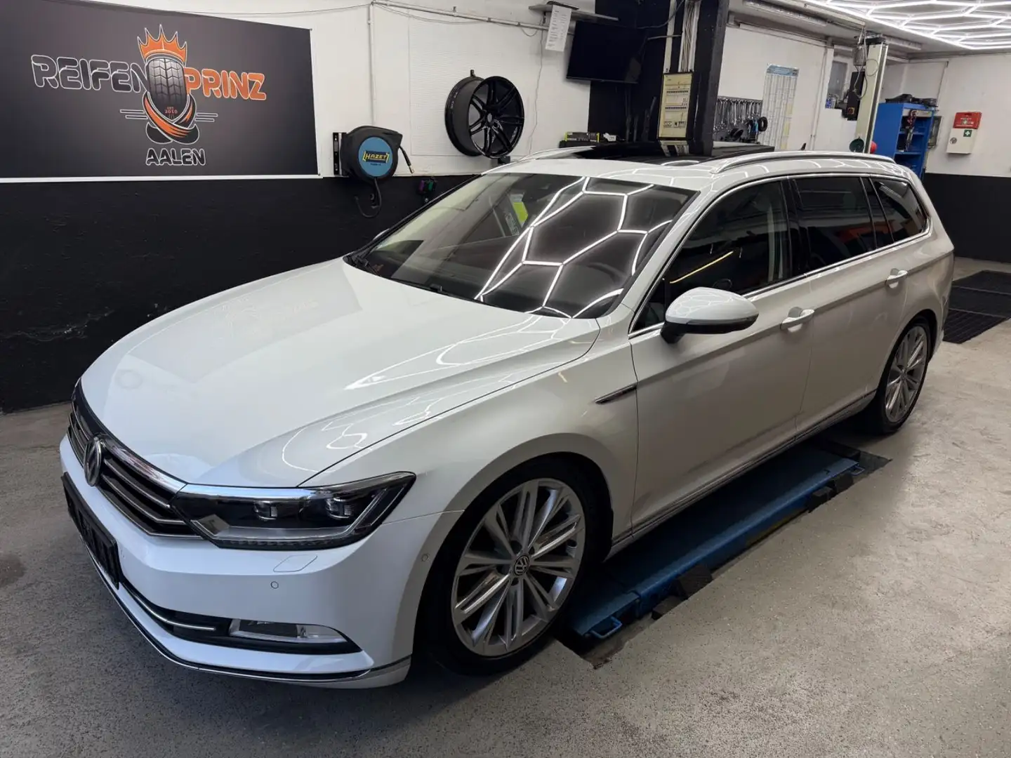 Volkswagen Passat Variant /Virt.Cockpit/360/RLine/Voll Ausst Weiß - 1