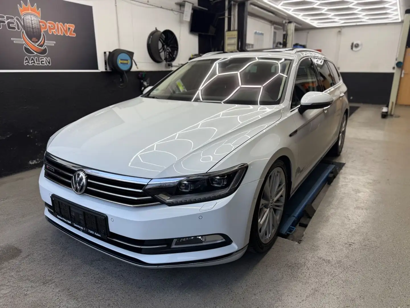 Volkswagen Passat Variant /Virt.Cockpit/360/RLine/Voll Ausst Weiß - 2