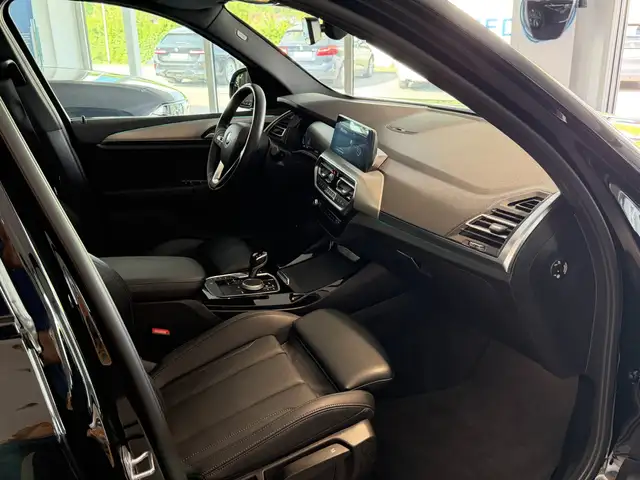 BMW X3 view 18