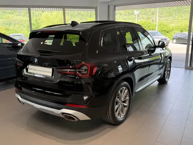 BMW X3 view 16