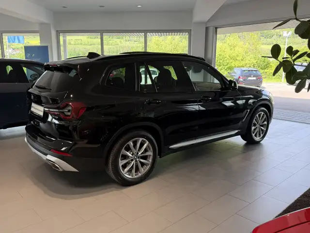 BMW X3 view 17
