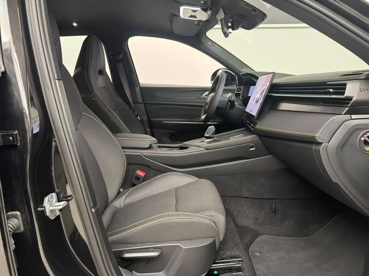 Lynk & Co 01 PHEV 1.5T PHEV Core, миниатюра 14