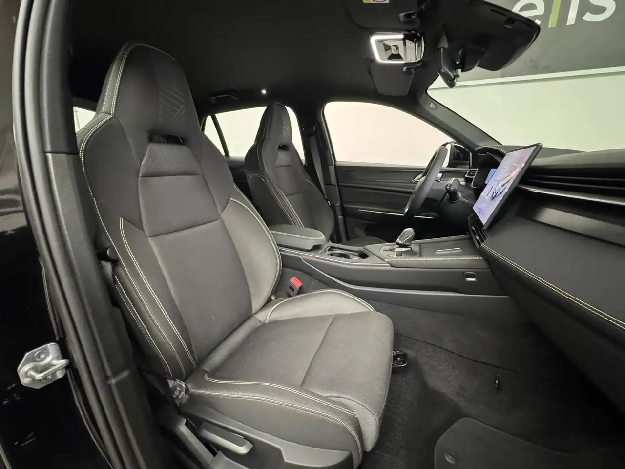 Lynk & Co 01 PHEV 1.5T PHEV Core, миниатюра 15