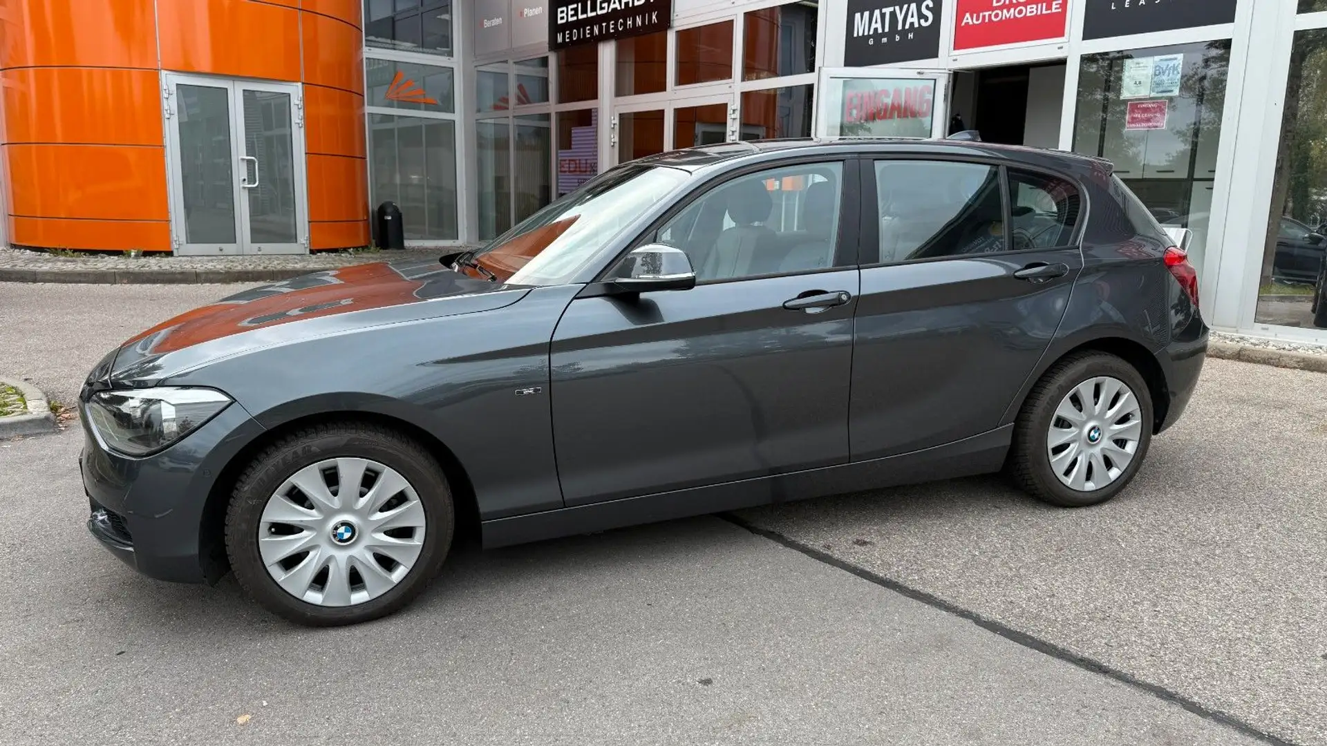 BMW 116 Baureihe 1 Lim. 5-trg. 116 i Gris - 2