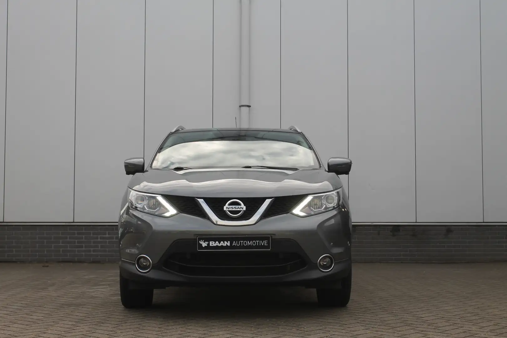 Nissan Qashqai 1.2 Tekna | Pano | Camera | Navi | Trekhaak Grijs - 2