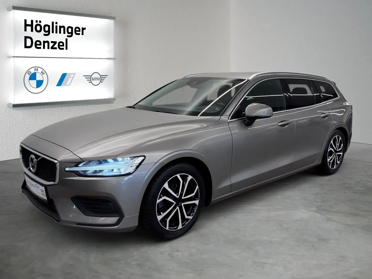 Volvo V60 D3 Momentum Geartronic Beige - 2