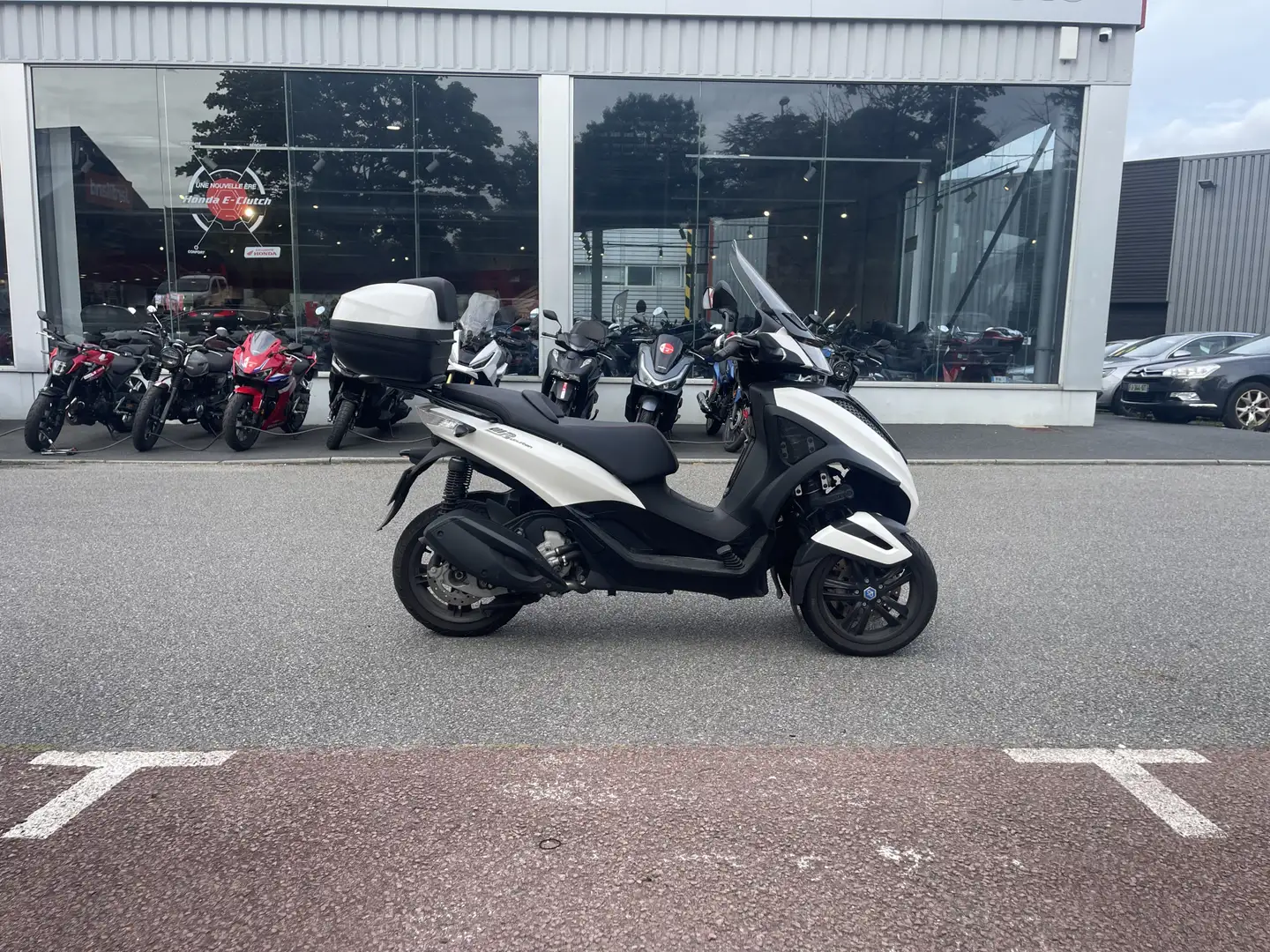Piaggio MP3 300 Blanc - 1