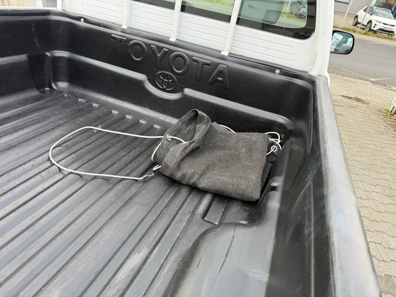 TOYOTA HILUX SINGLE CAB - 102 ch - 110 925KMS - BVM - DISTRIBUTION FAITE