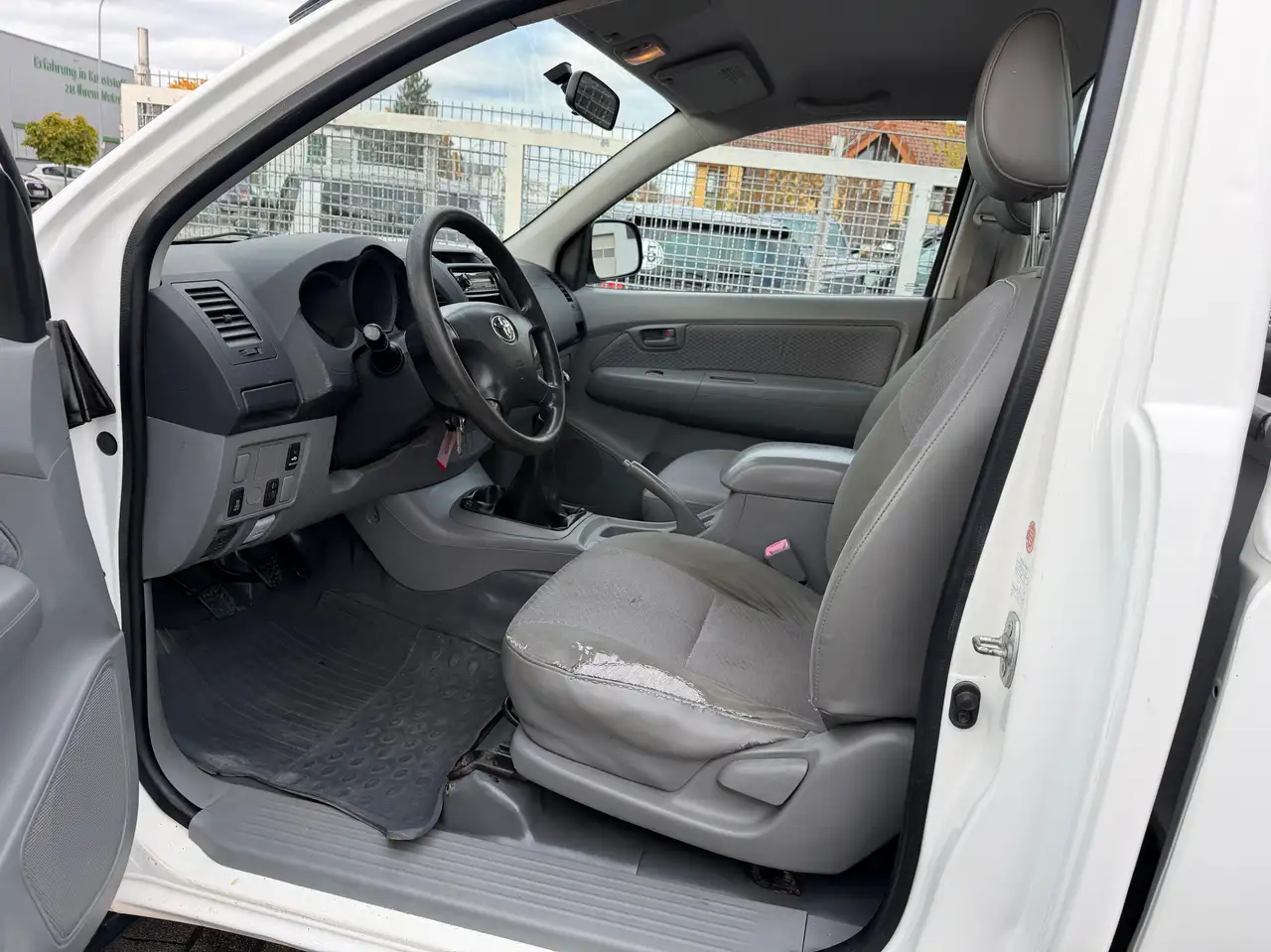 TOYOTA HILUX SINGLE CAB - 102 ch - 110 925KMS - BVM - DISTRIBUTION FAITE