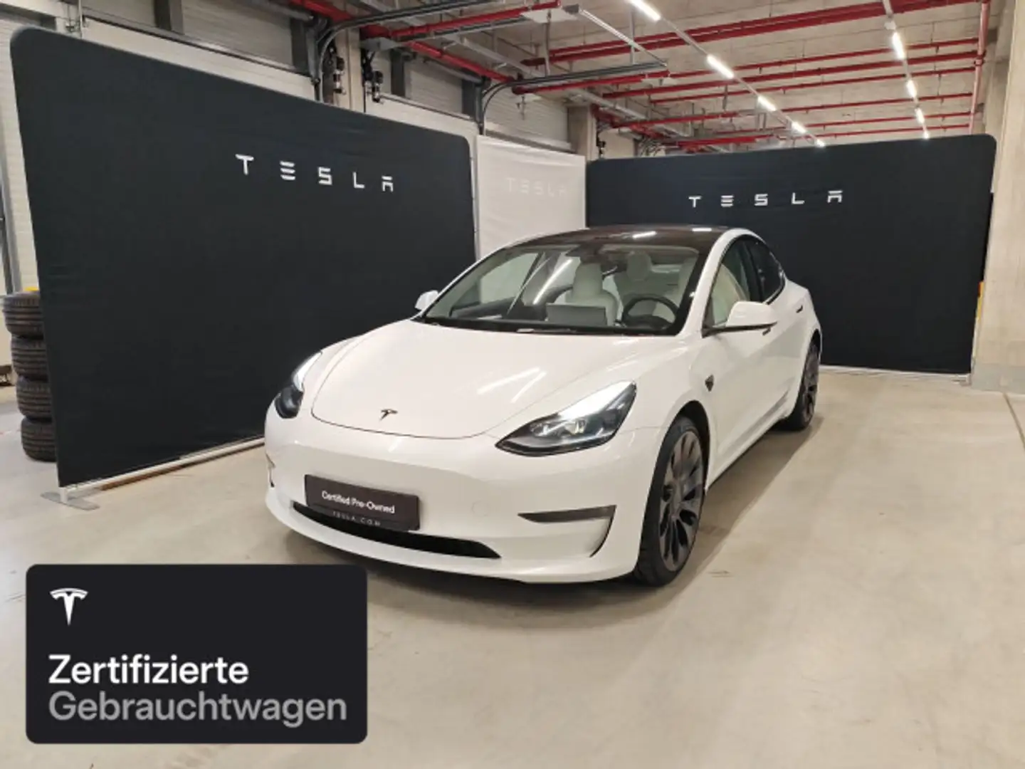 Tesla Model 3 Performance Weiß - 1