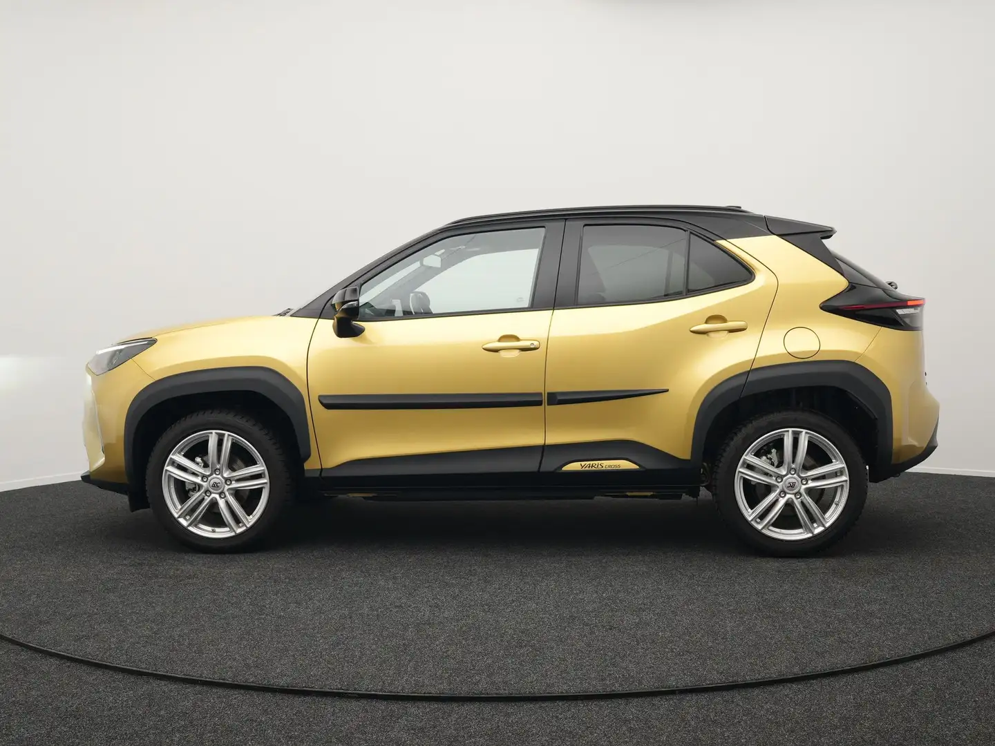 Toyota Yaris Cross 1.5 Hybrid Executive | Panodak | Adaptive Cruise | Oro - 2