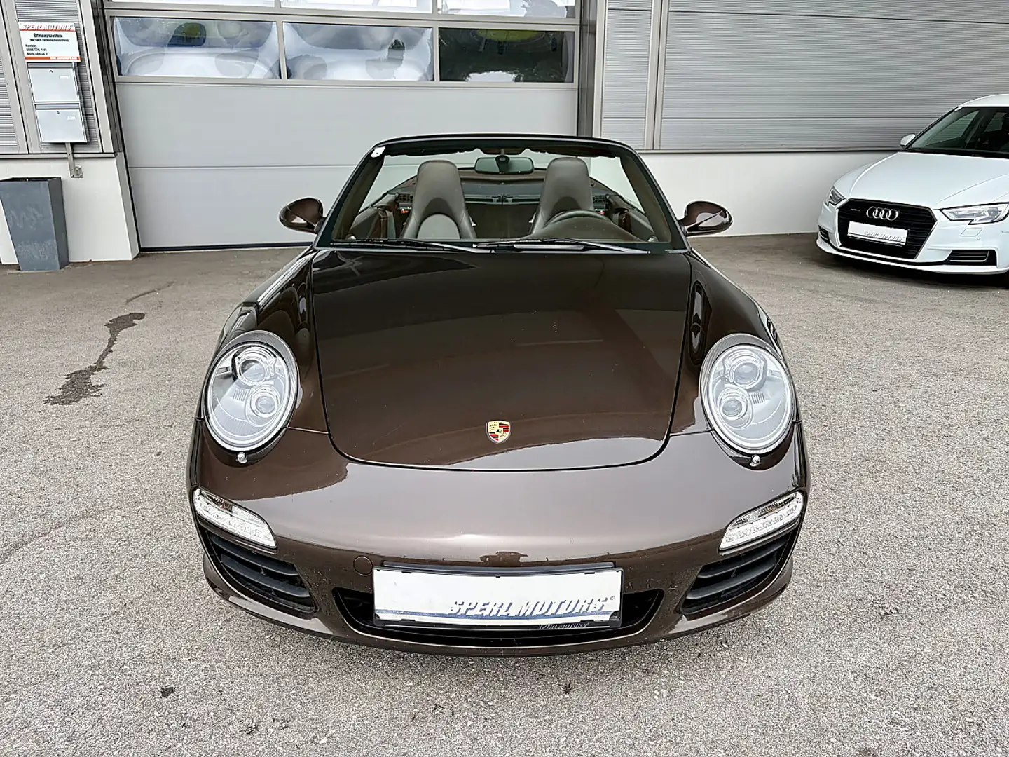 Porsche 911 Carrera Cabrio II DSG Braun - 2