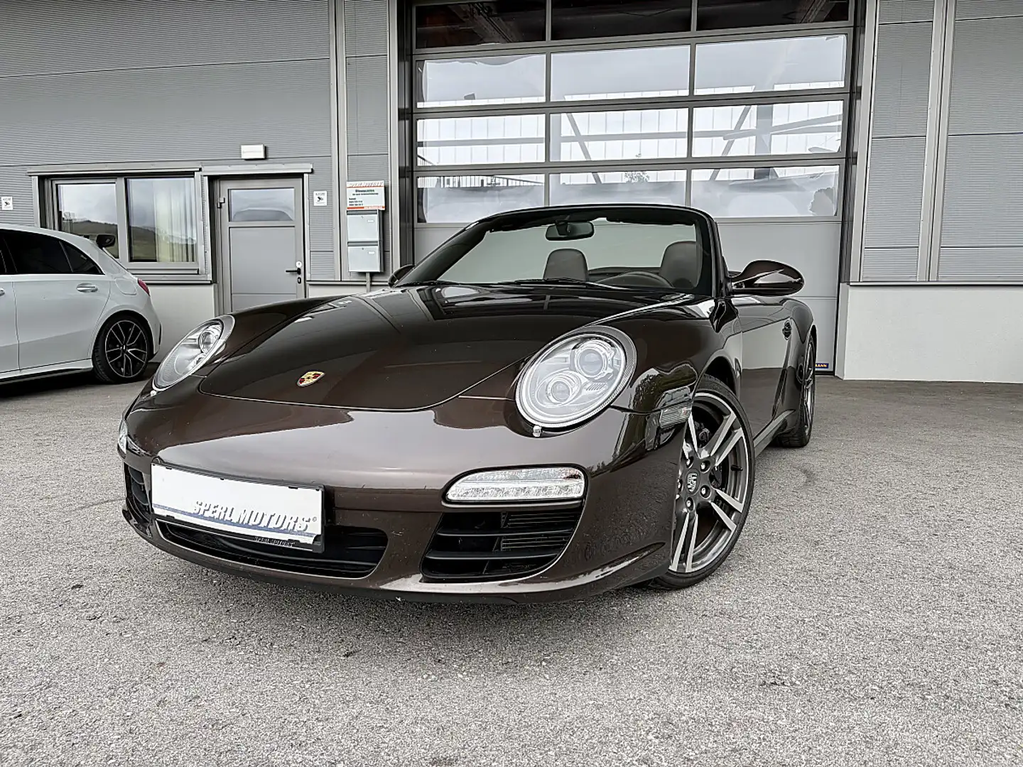 Porsche 911 Carrera Cabrio II DSG Braun - 1