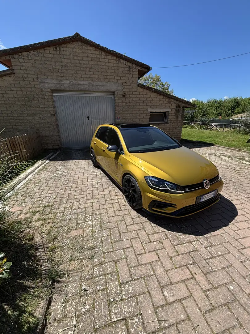 Volkswagen Golf R - 1