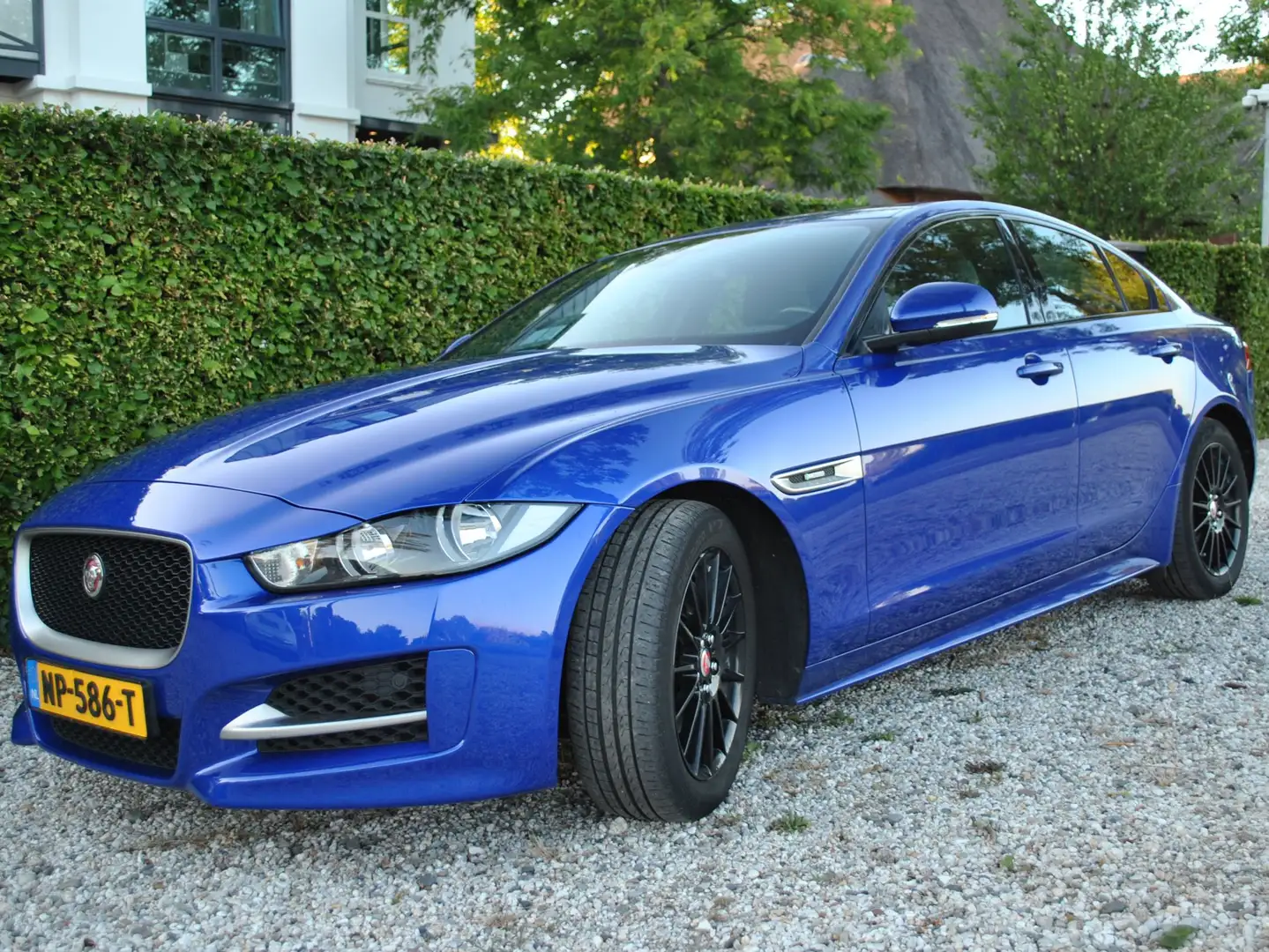 Jaguar XE 2.0 D R-Sport Portfolio fraai full service zuinig Blauw - 1