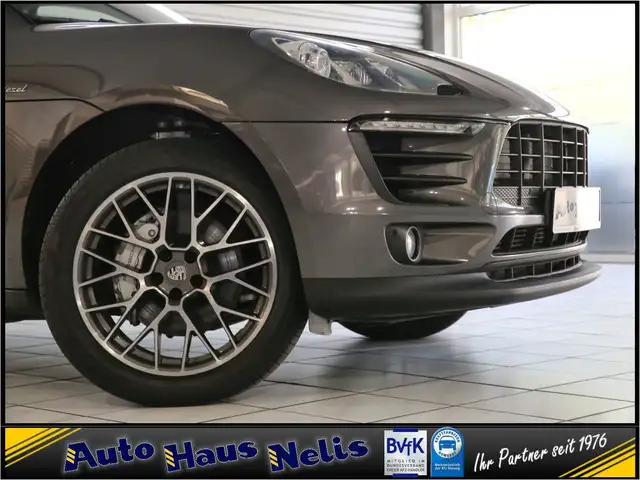 Porsche Macan view 2