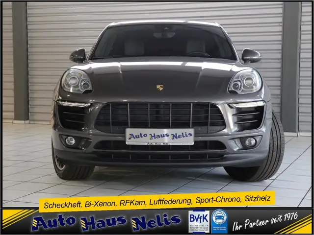 Porsche Macan view 3