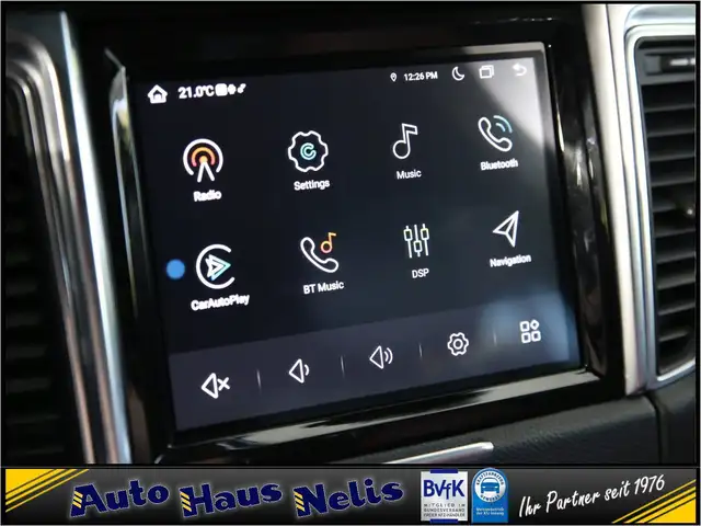 Porsche Macan view 12