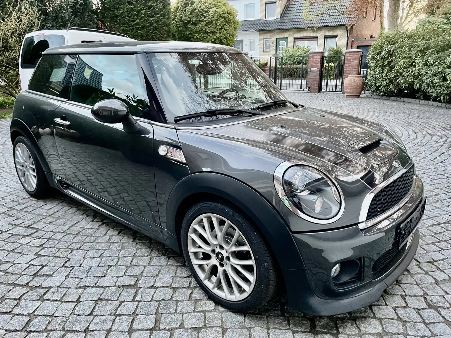 MINI Cooper SD JCW | Works | 17 Zoll | BiXenon | Navi | Pano Grau - 1