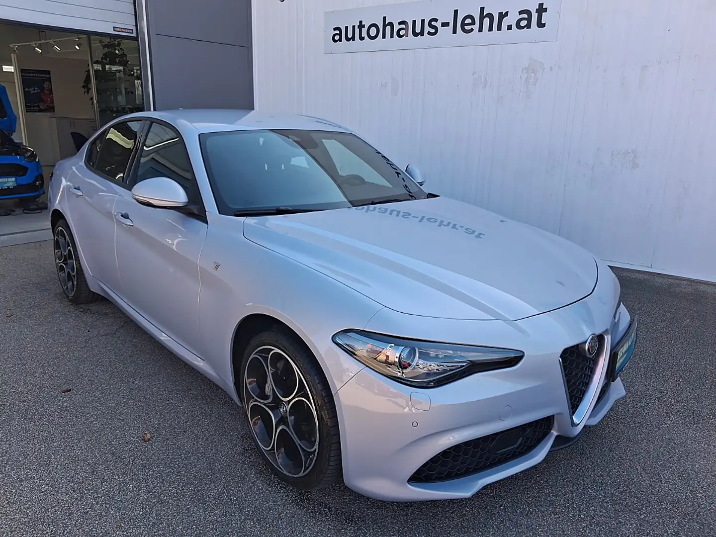 Alfa Romeo Giulia Ti 2,0 280 AT8 Q4 Silber - 1