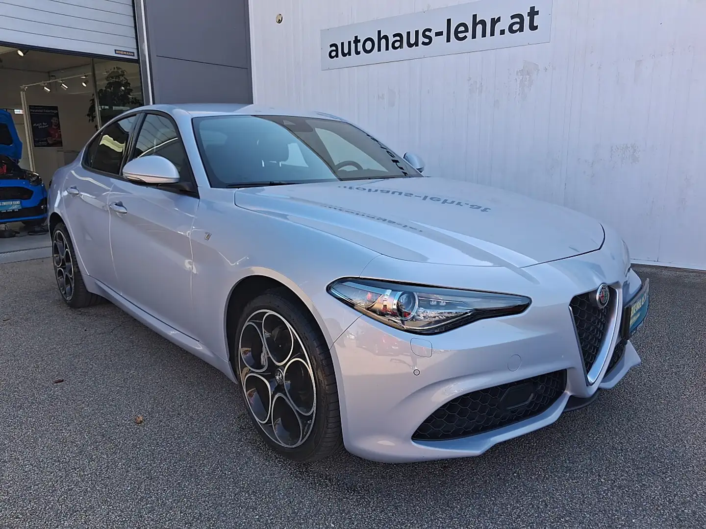 Alfa Romeo Giulia Ti 2,0 280 AT8 Q4 Silber - 2