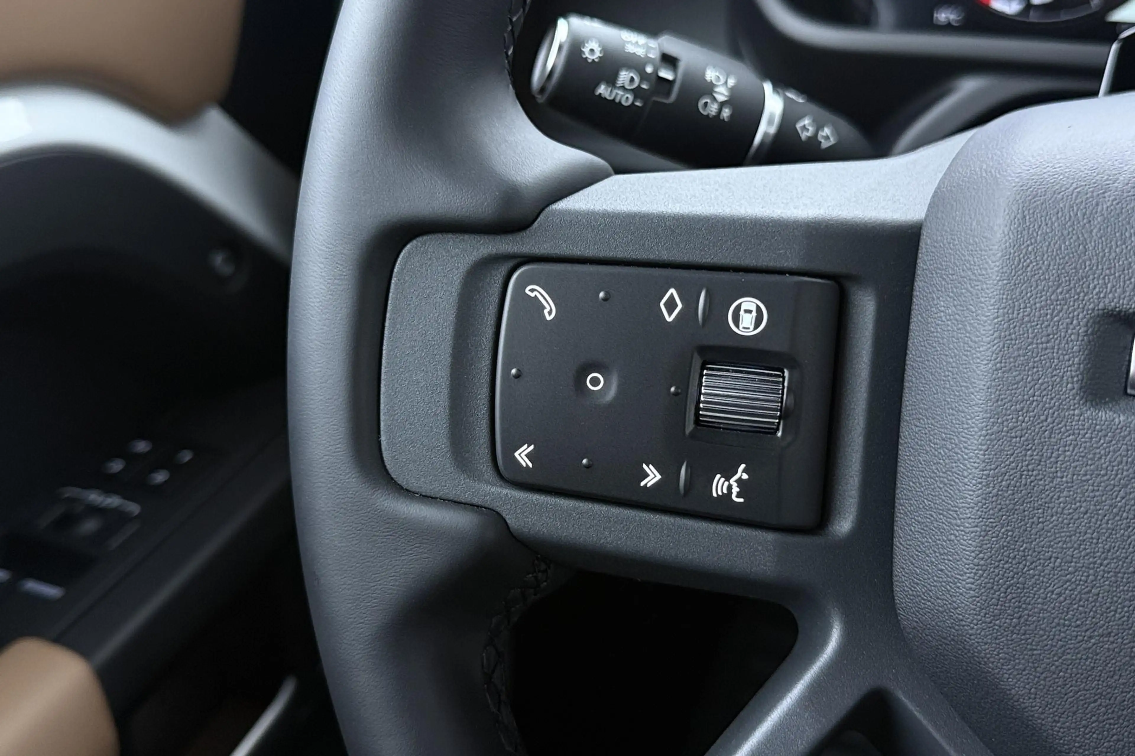 Land Rover Defender 110 P300e X-Dynamic HSE | MY26 | ClearSight | Meri — photo 37