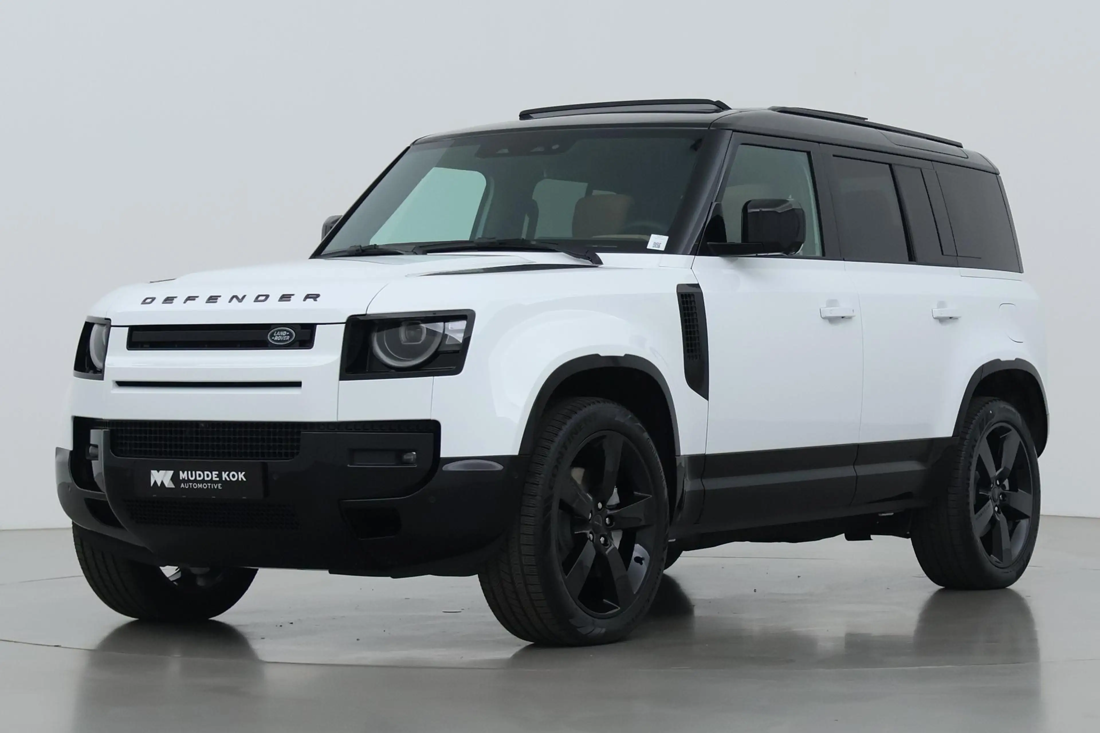 Land Rover Defender 110 P300e X-Dynamic HSE | MY26 | ClearSight | Meri — photo 9