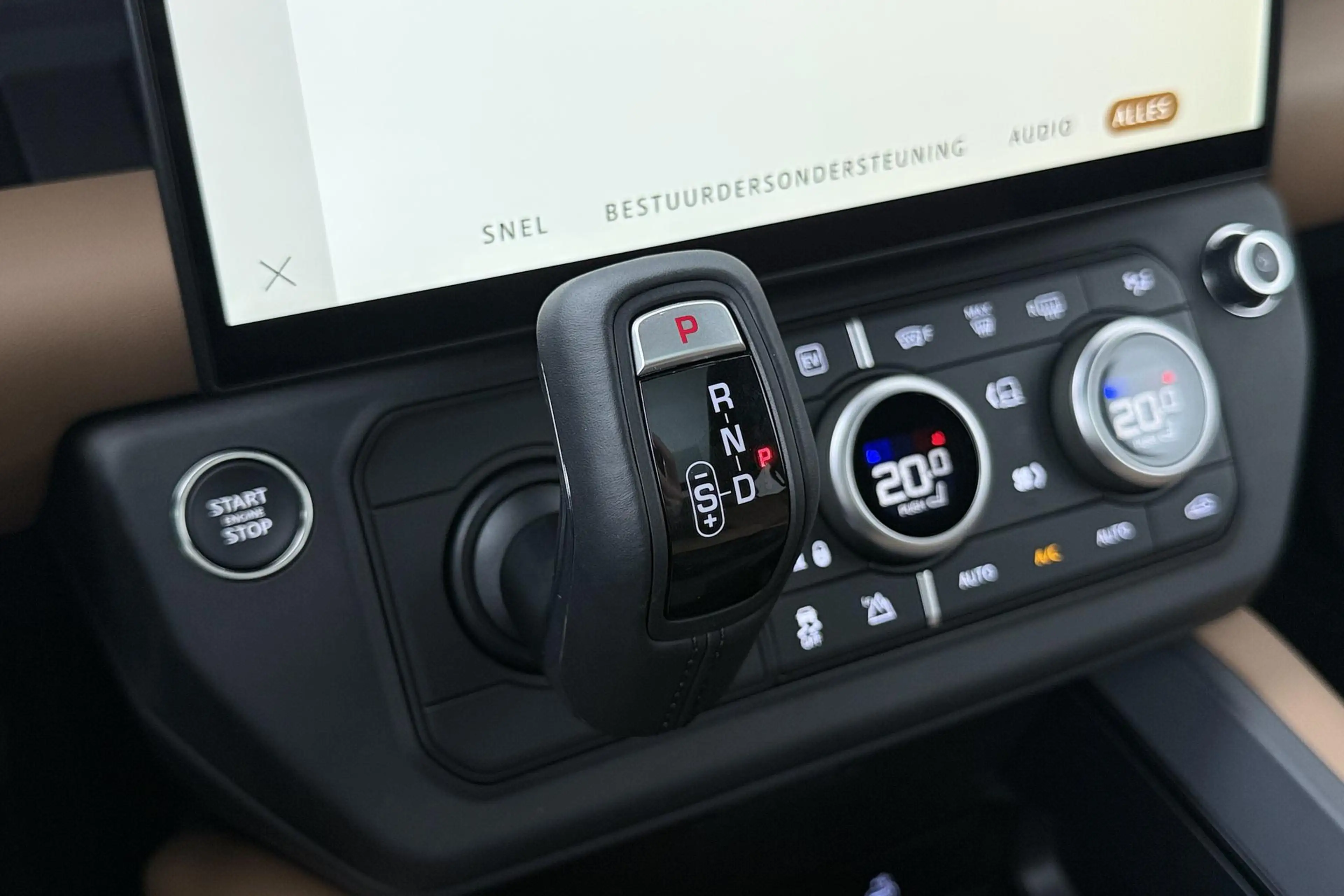 Land Rover Defender 110 P300e X-Dynamic HSE | MY26 | ClearSight | Meri — photo 35