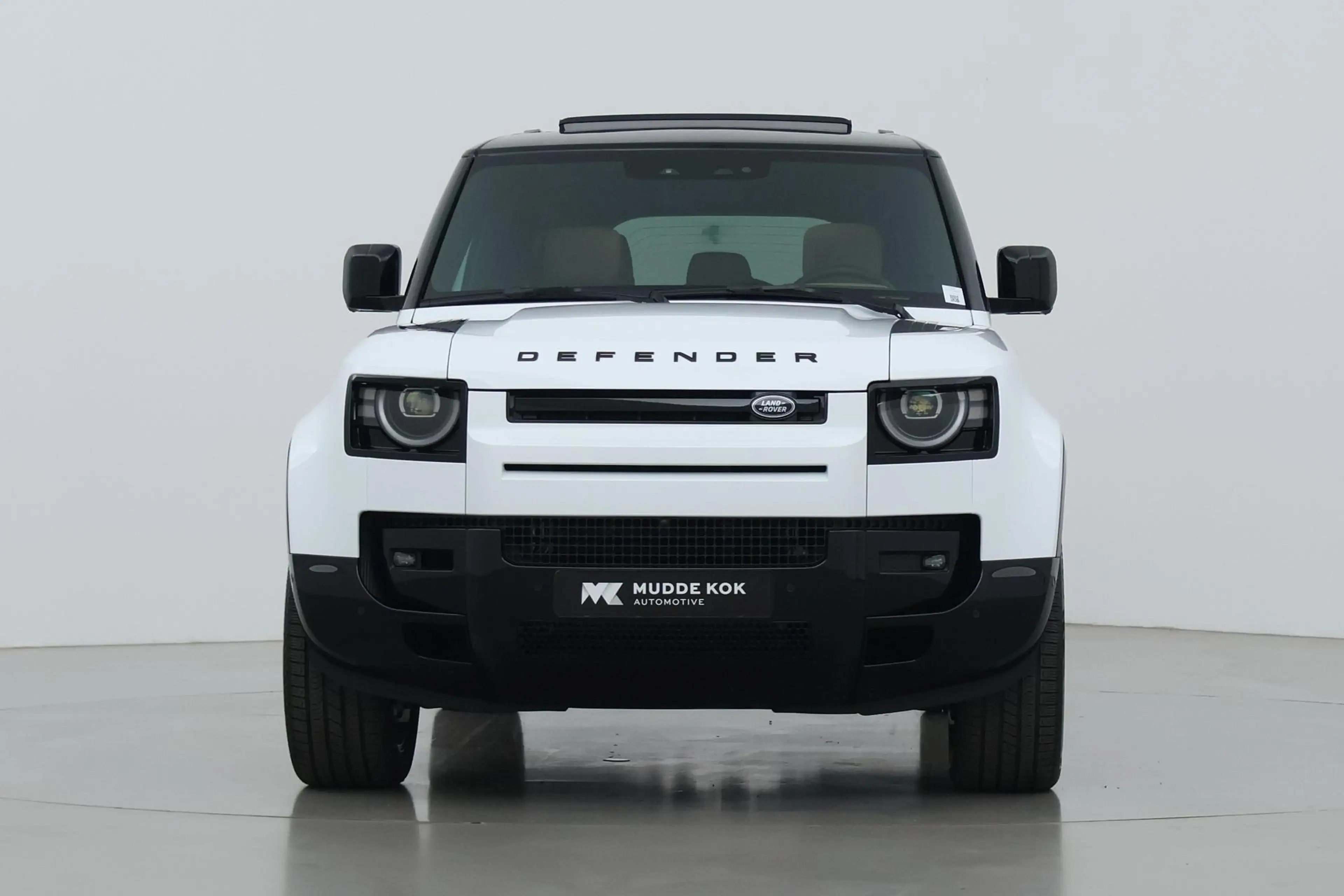 Land Rover Defender 110 P300e X-Dynamic HSE | MY26 | ClearSight | Meri — photo 17