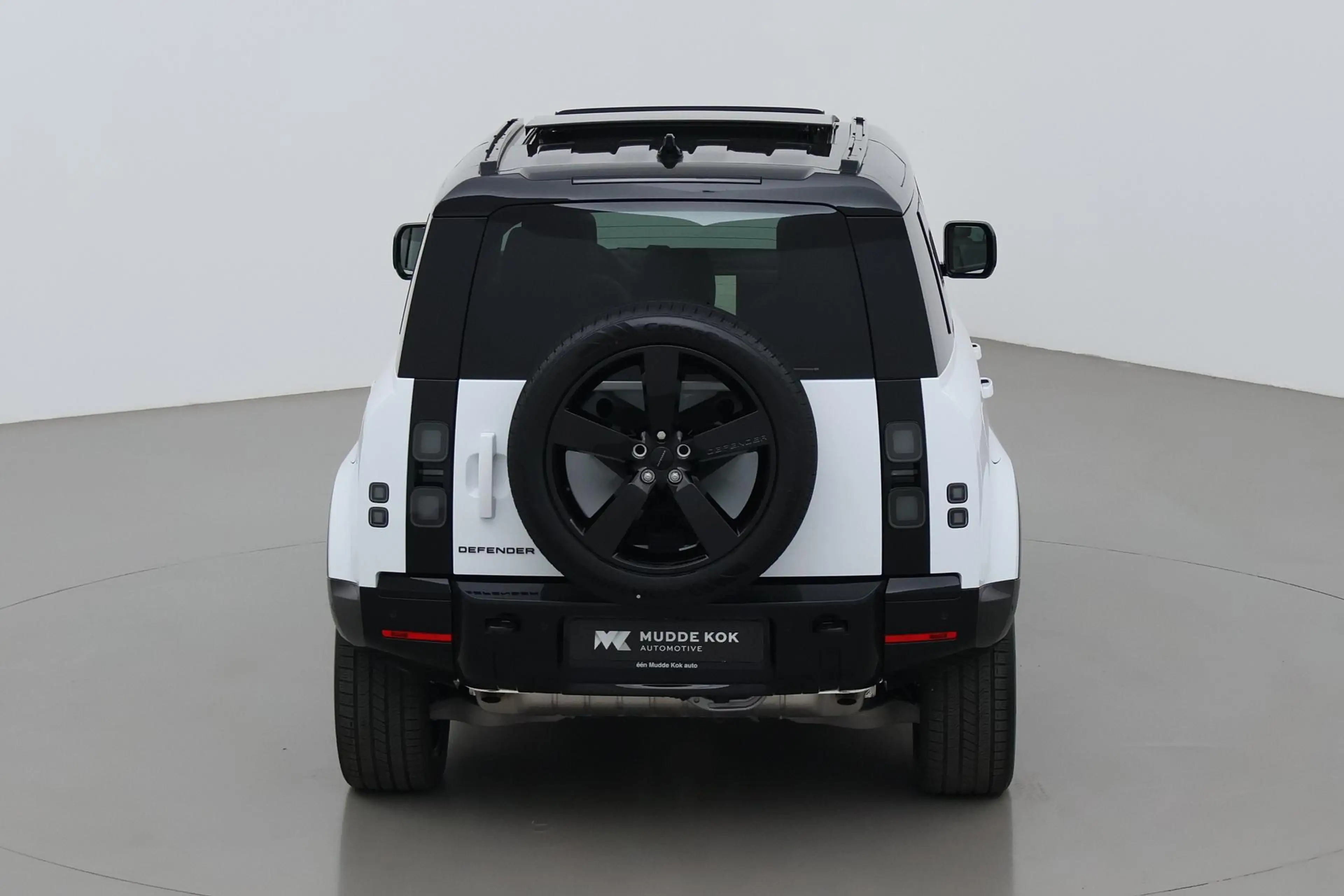 Land Rover Defender 110 P300e X-Dynamic HSE | MY26 | ClearSight | Meri — photo 10