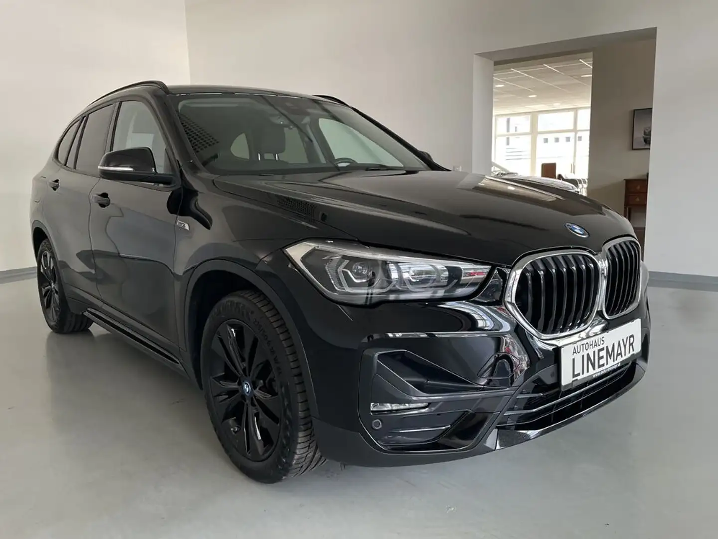 BMW X1 xDrive 25e Sport Line, LED Schwarz - 2
