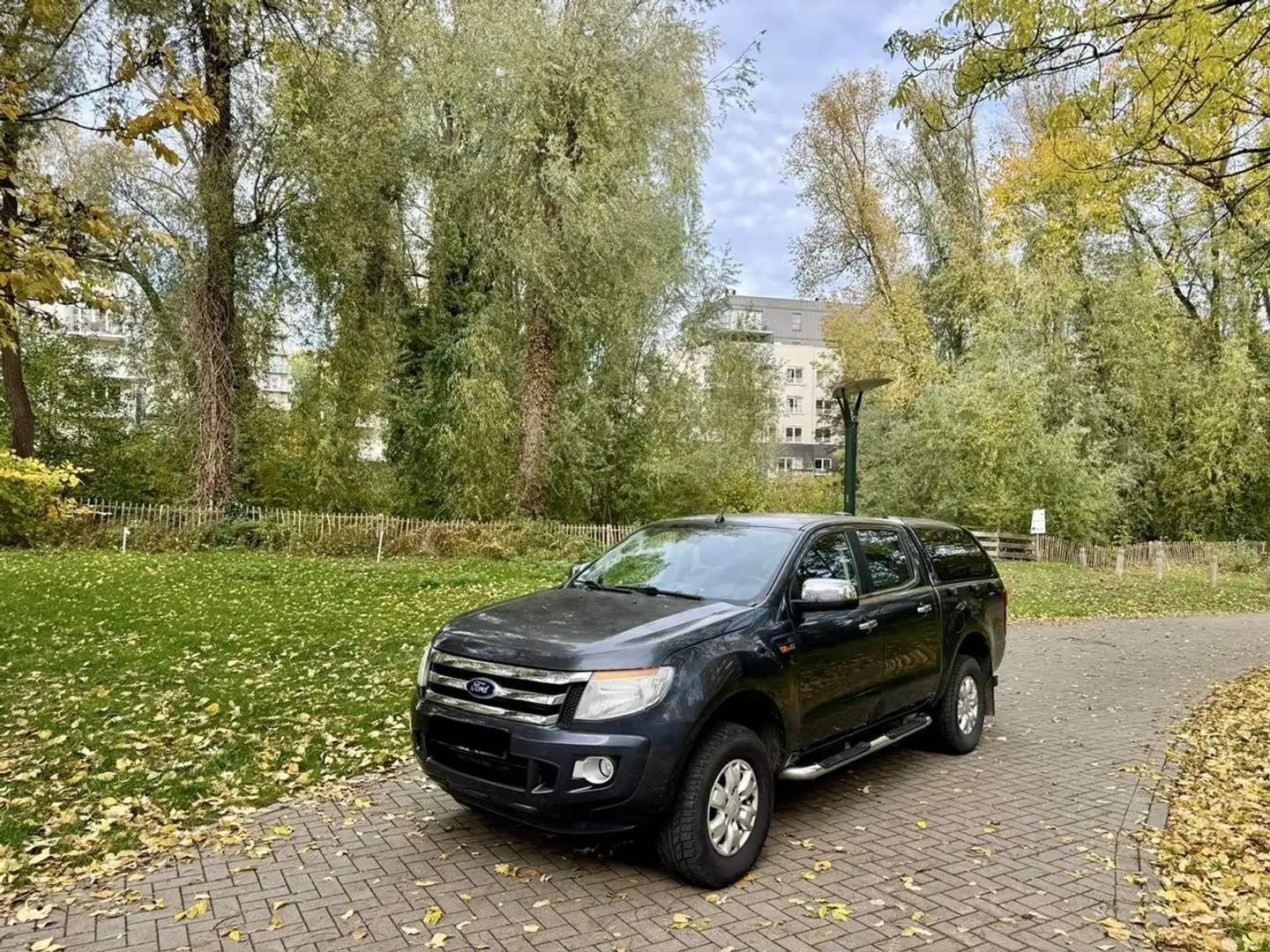 Ford Ranger 2.2 TDCi XLT Zwart - 1