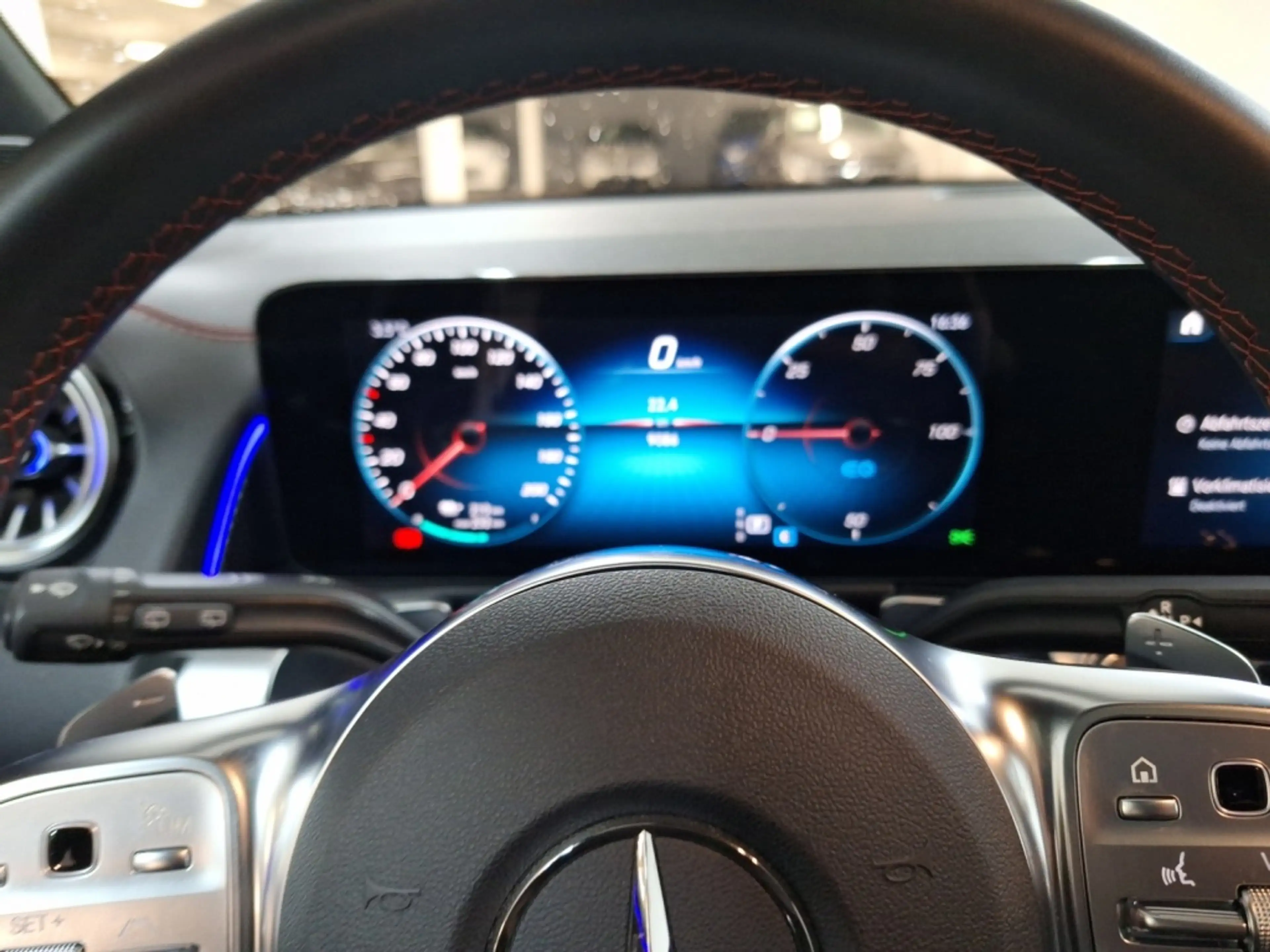 Mercedes-Benz EQB 300 4M AMG Night Pano 19" 360° Keyless LED — photo 13